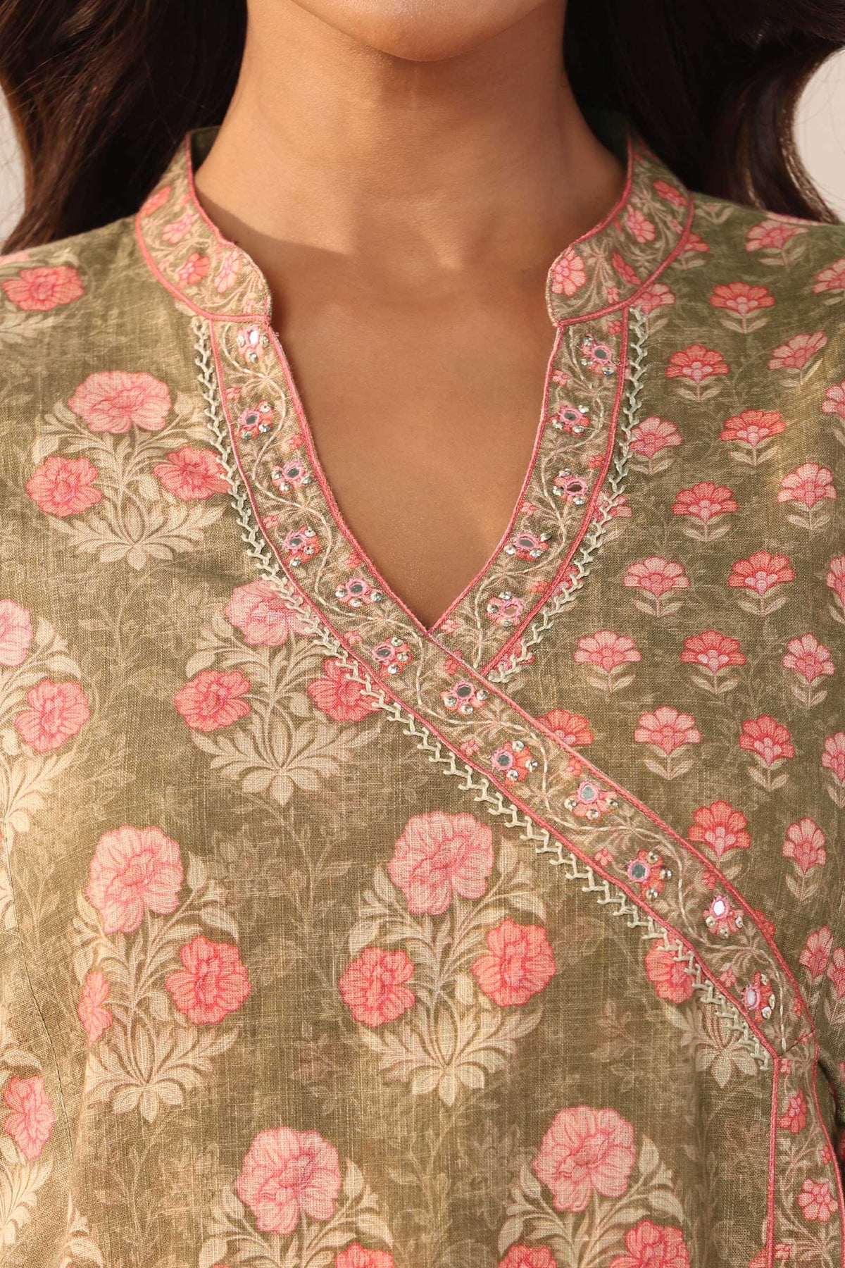 Gauhar Aaira Kurta