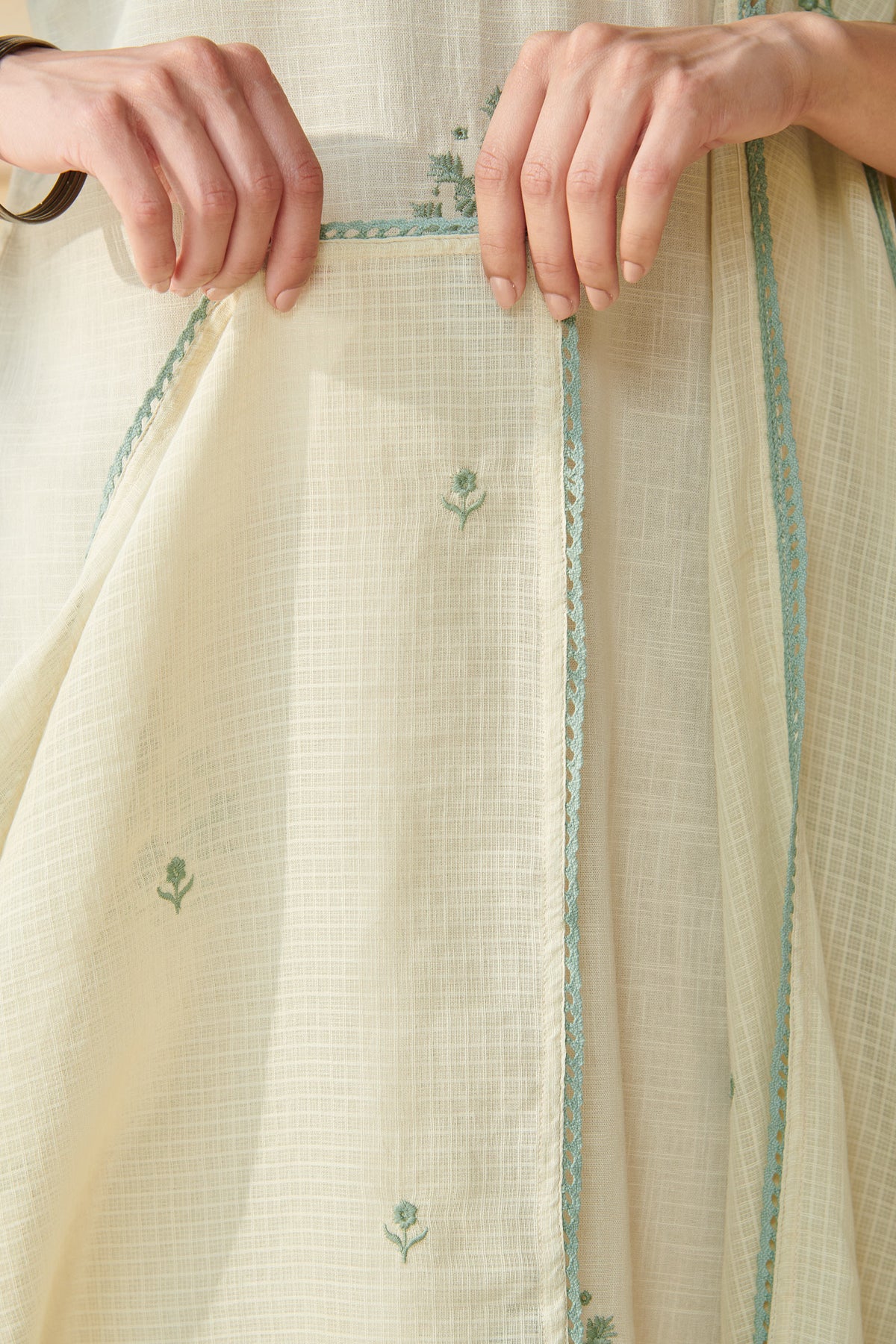 Mehraab Nargis Beige Dupatta
