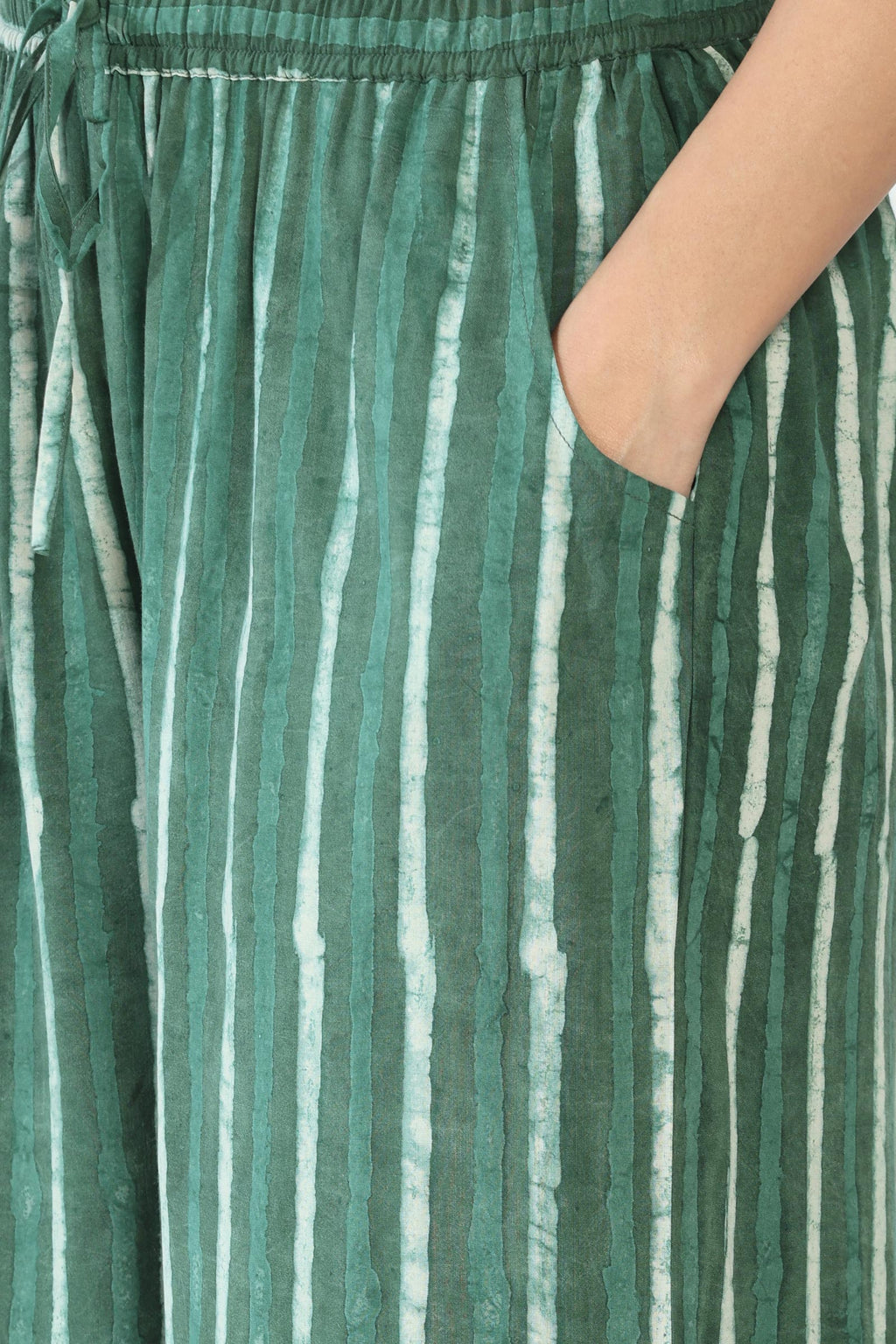 Surplus: Sehra Raahat Dabu Farsi