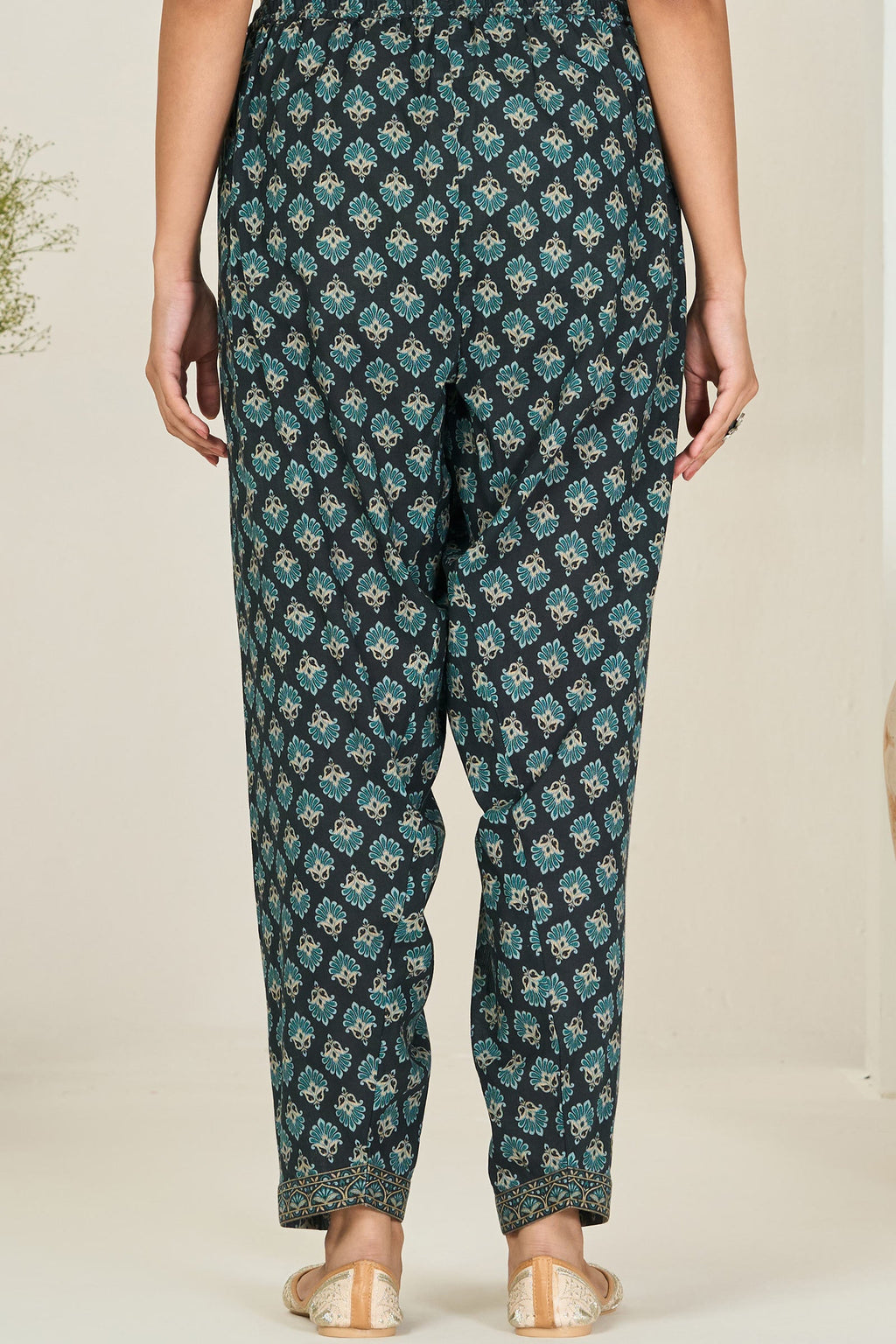 Surplus: Rangrez Naisha Salwar