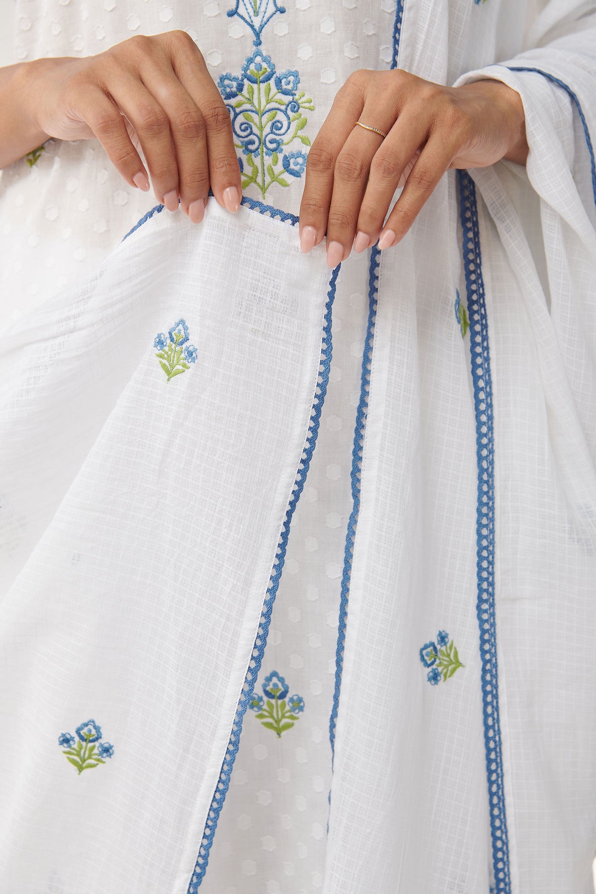 Mehraab Samaira White Dupatta