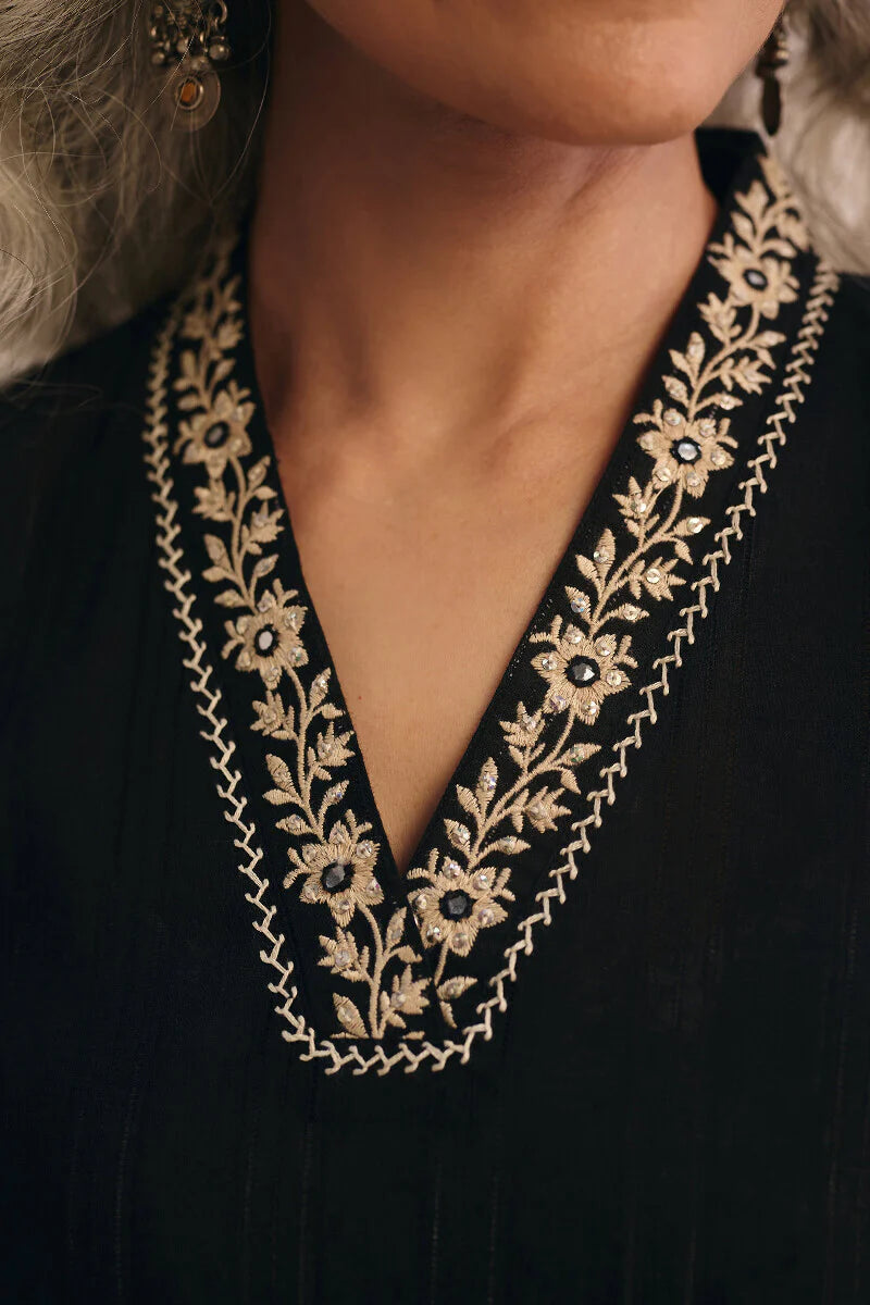 Surplus: Mehraab Inaya Kurta