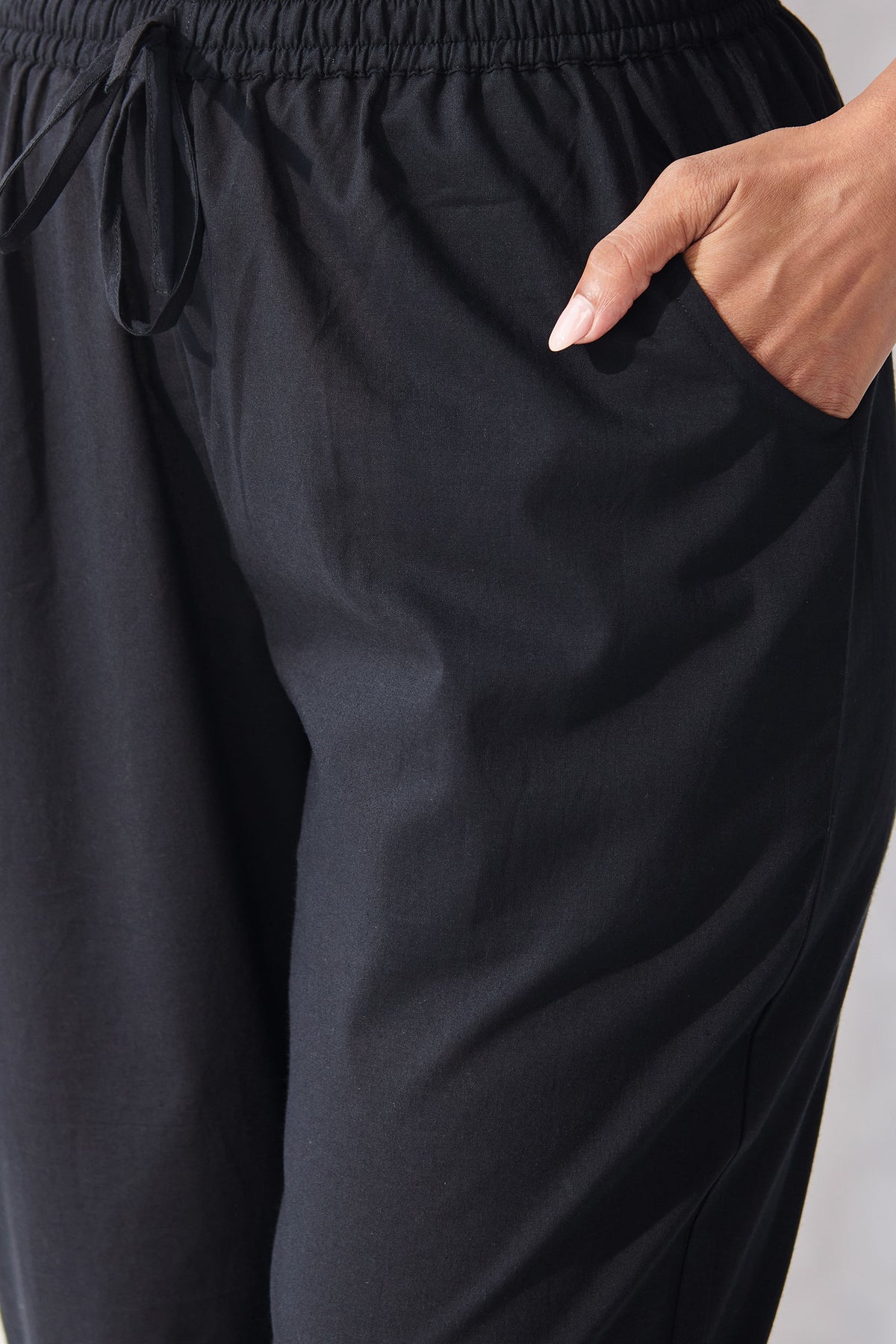 Roza Ferhia Black Narrow Pants