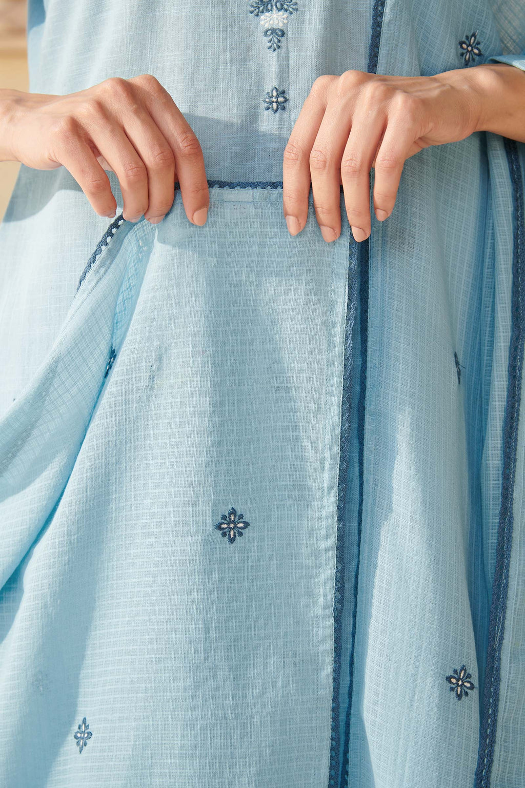 Surplus: Mehraab Roheen Blue Dupatta