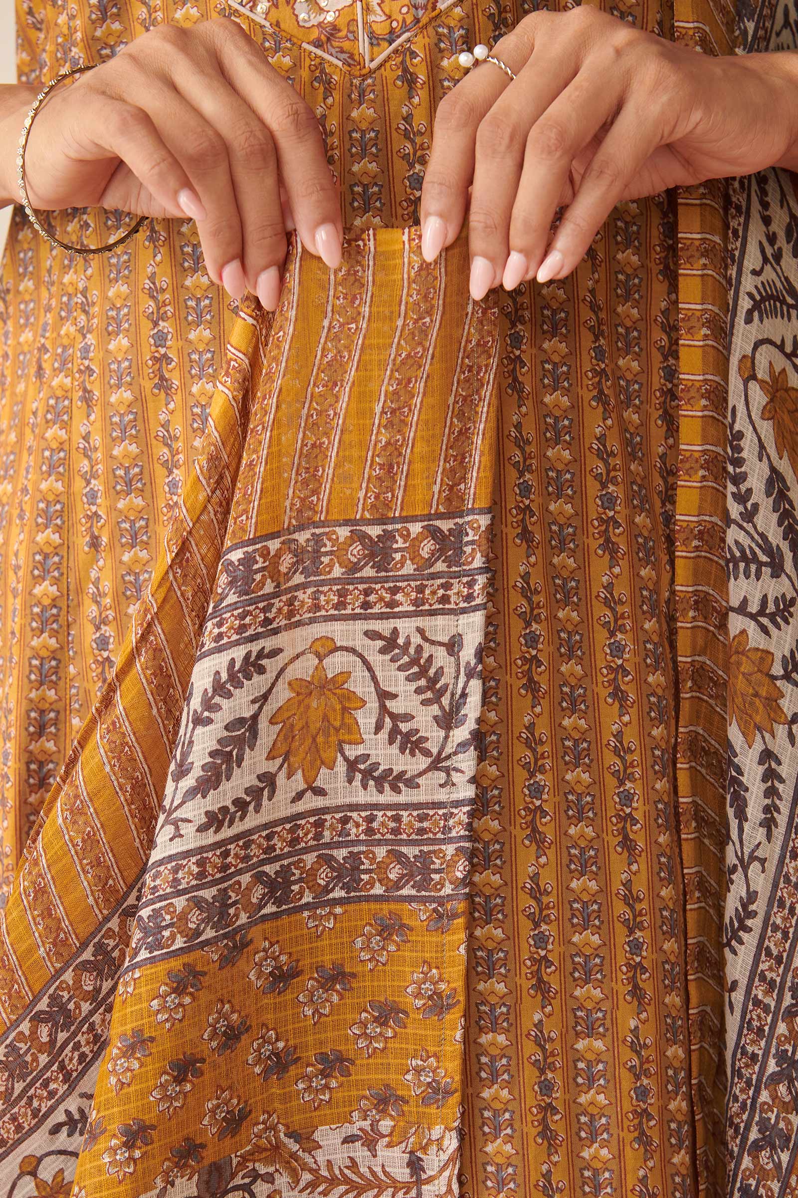Surplus: Gauhar Shahida Sanganeri Dupatta