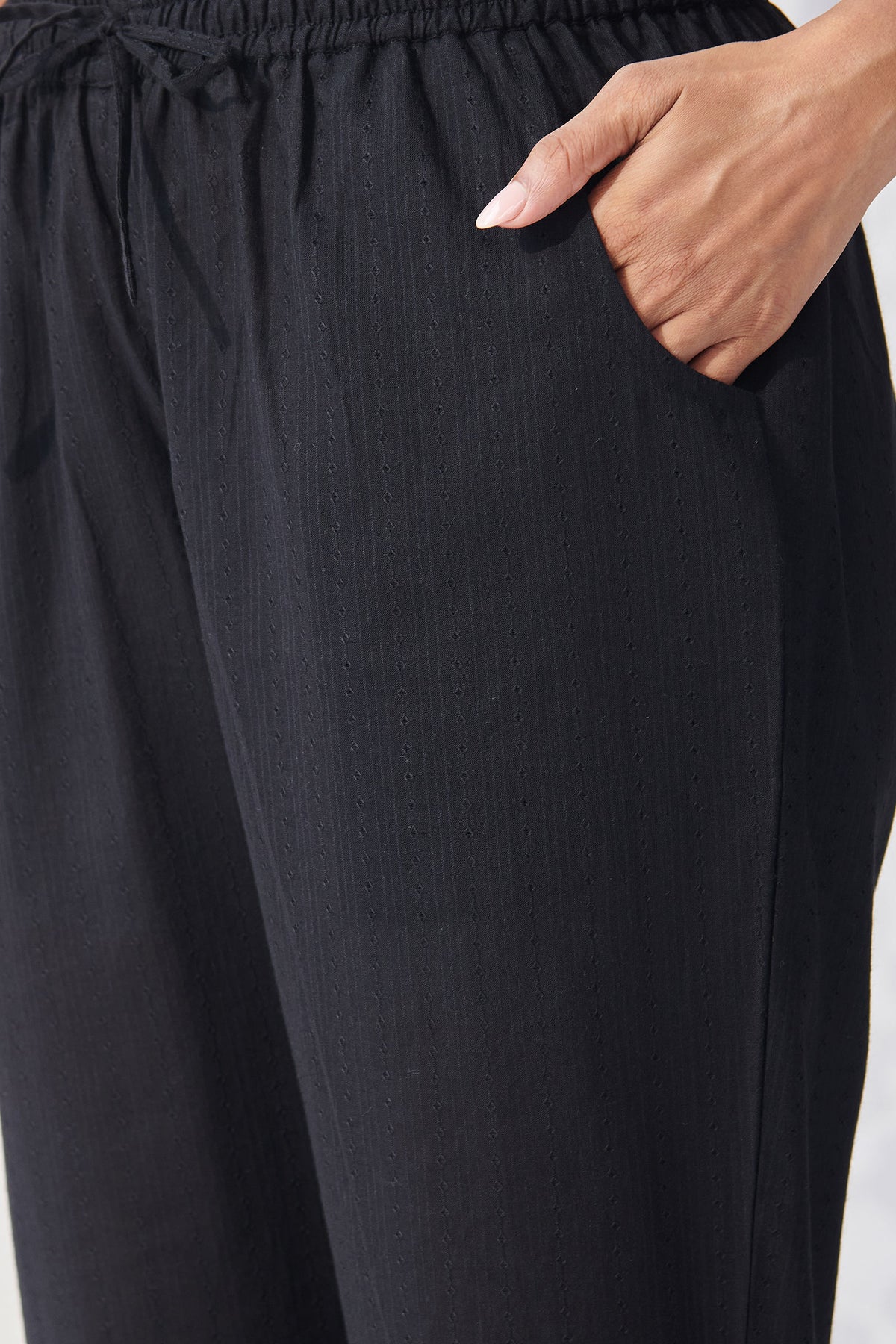 Mumtaz Nohreen Black Narrow Pants