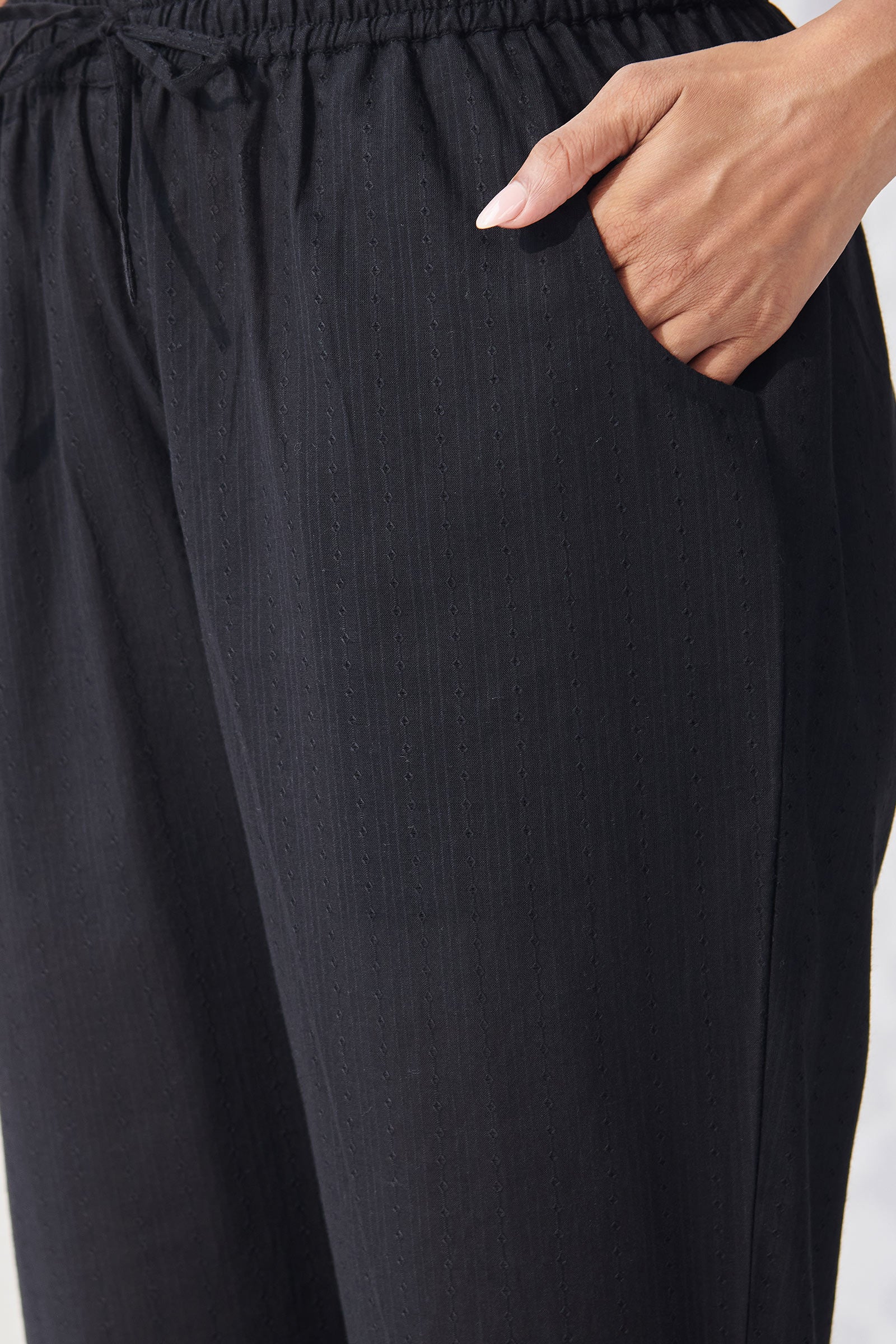 Mumtaz Nohreen Black Narrow Pants