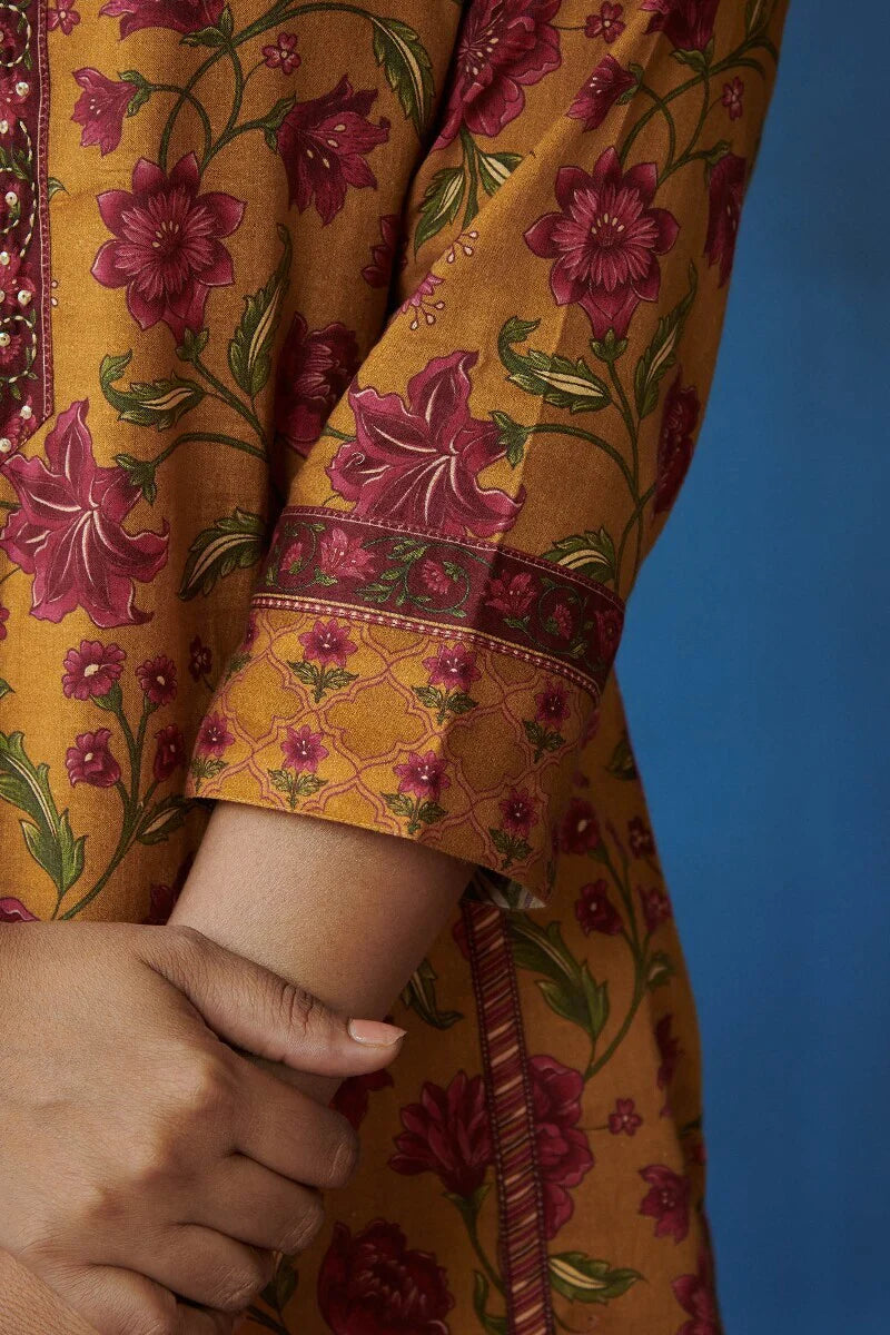 Surplus: Mahnoor Amyra Kurta