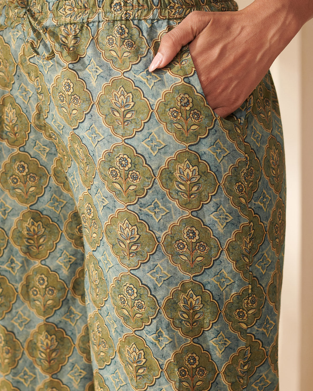 Rangrez Aafiya Blue Farsi
