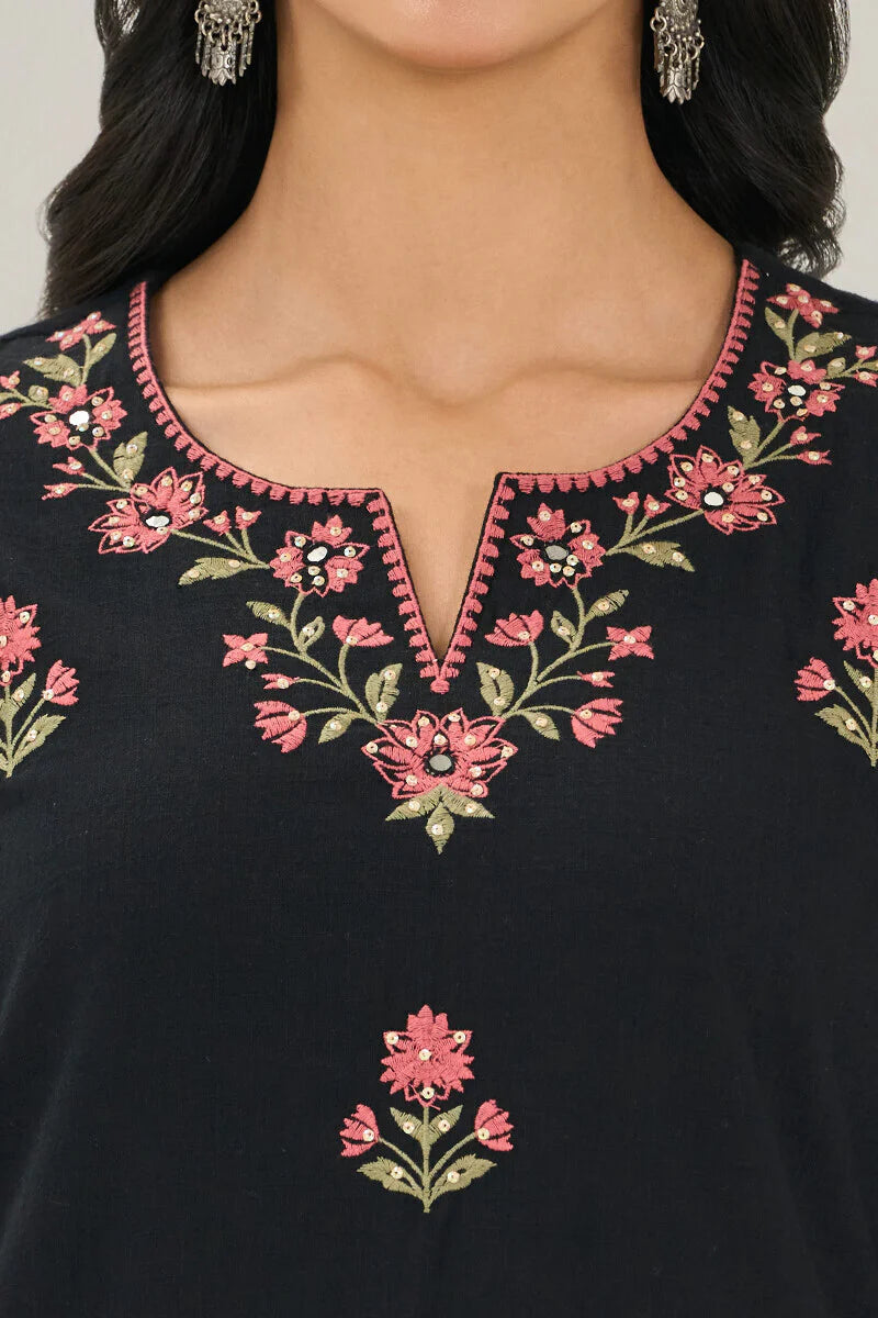 Surplus: Mehraab Zehnab Kurta