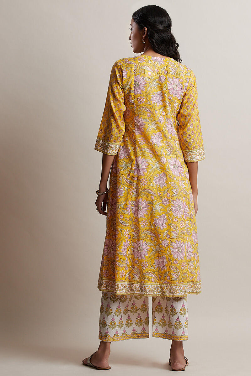Nafees Zohra Kurta
