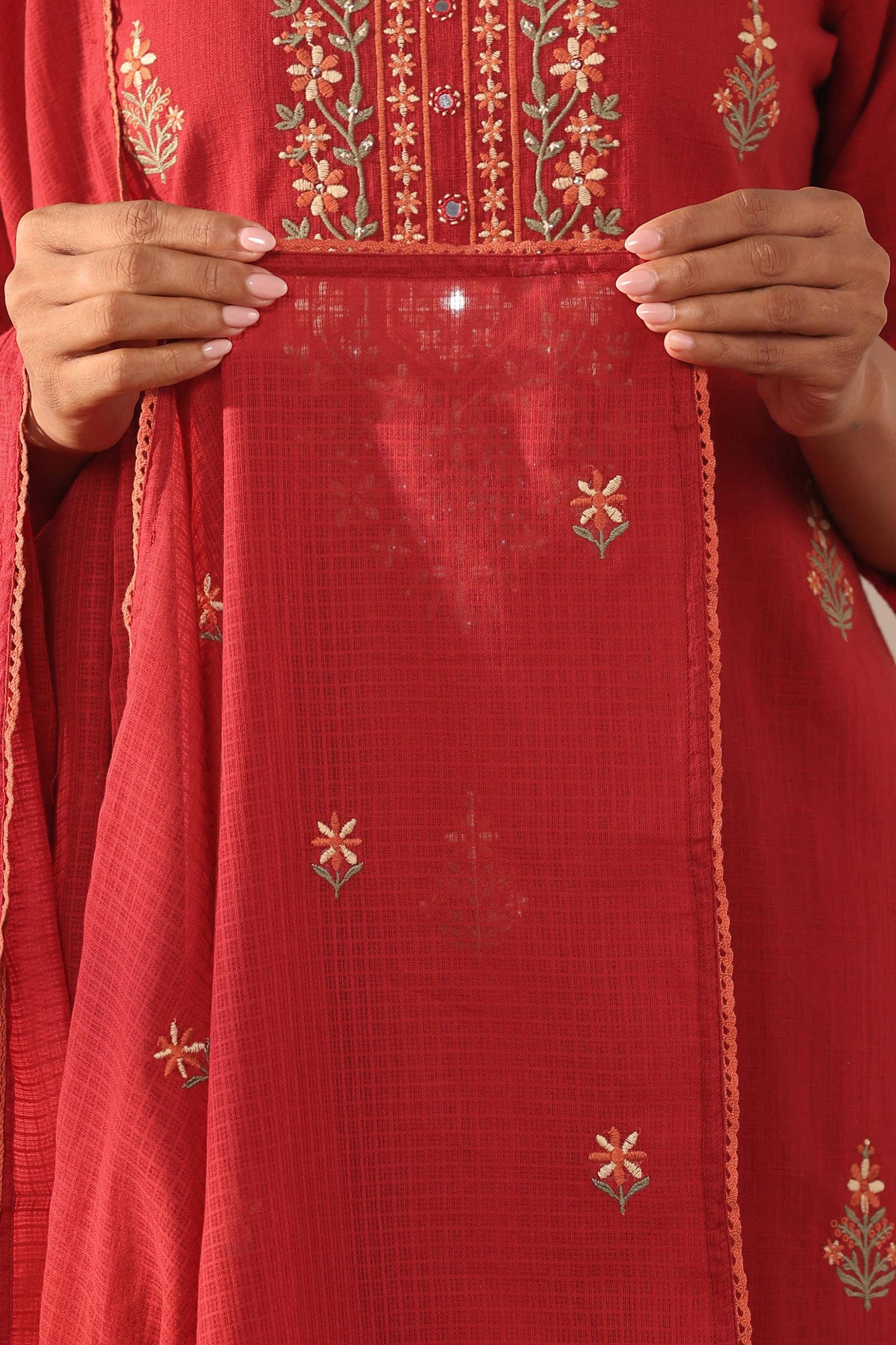 Surplus: Mehraab Sabeen Red Dupatta