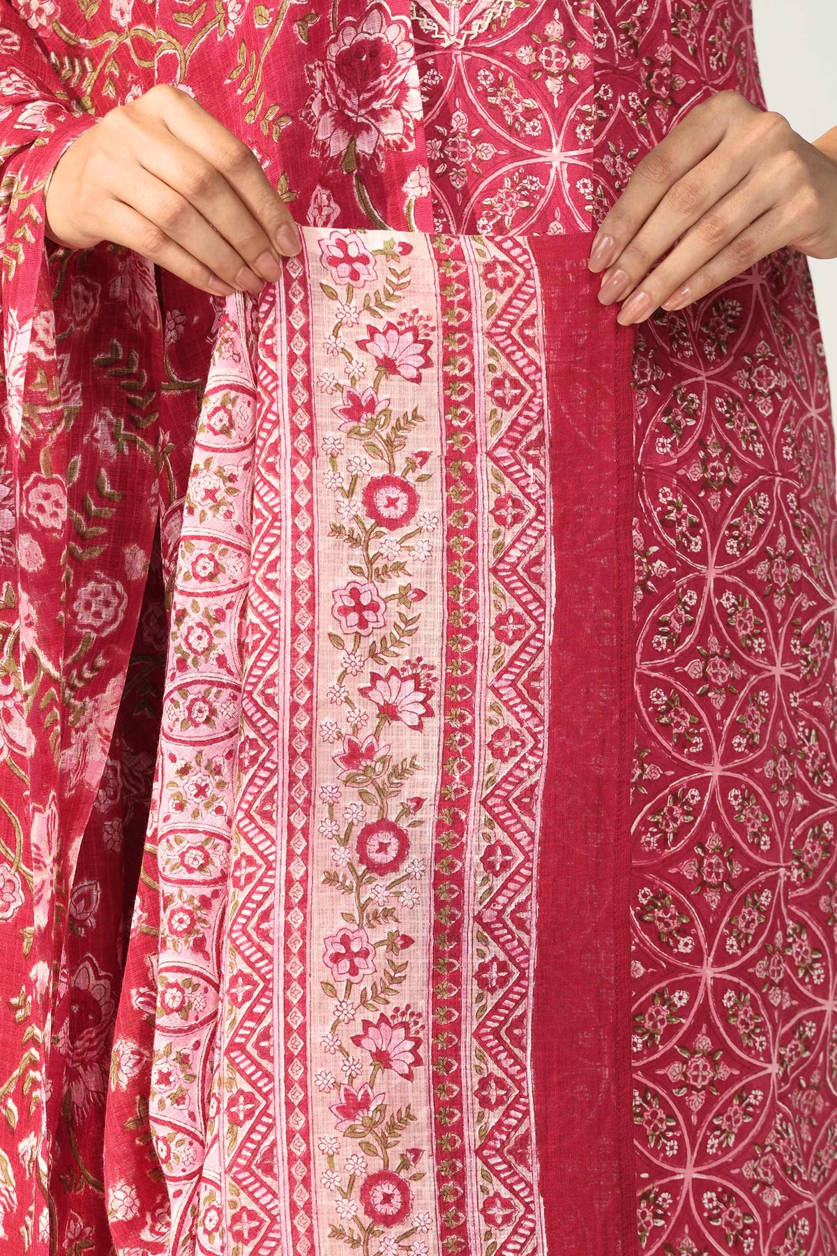Surplus: Roz Meher Shaima Sanganeri Dupatta