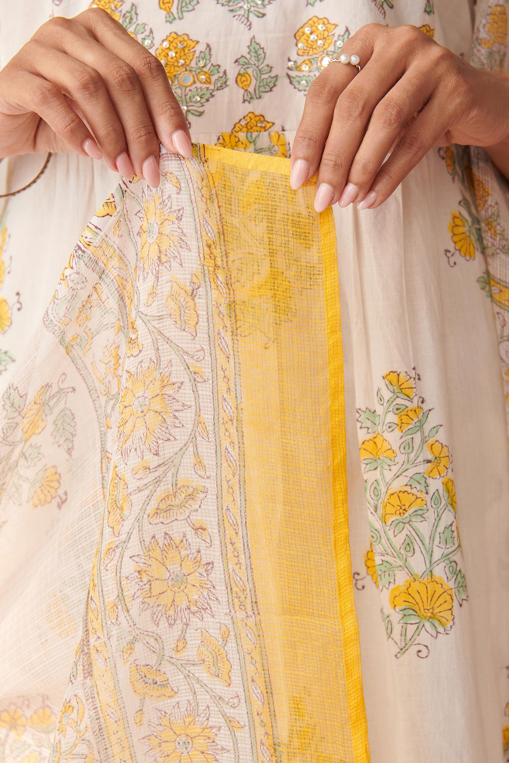 Roz Meher Omaira Sanganeri Dupatta
