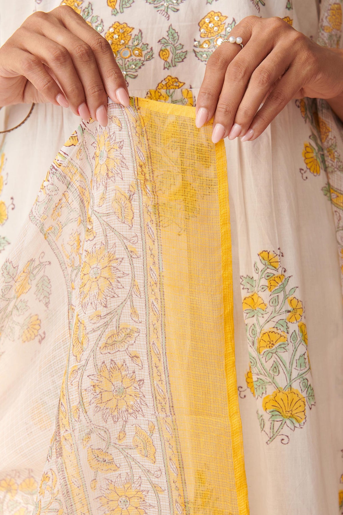 Roz Meher Omaira Sanganeri Dupatta