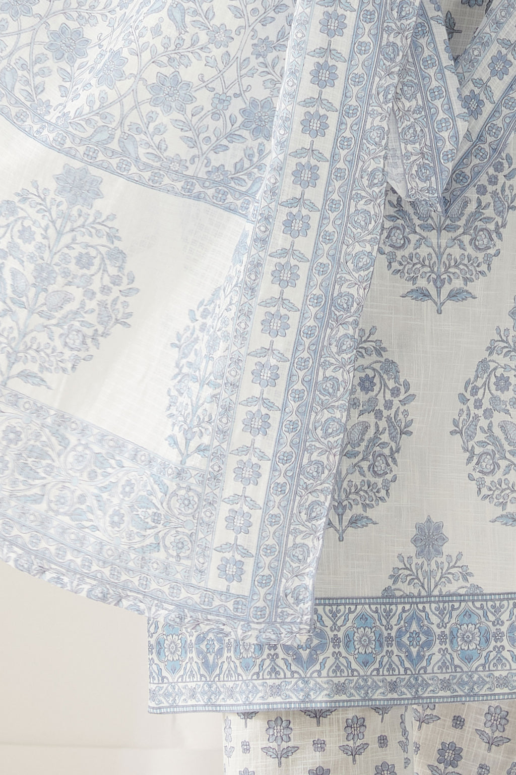 Neelofar Afra Dupatta