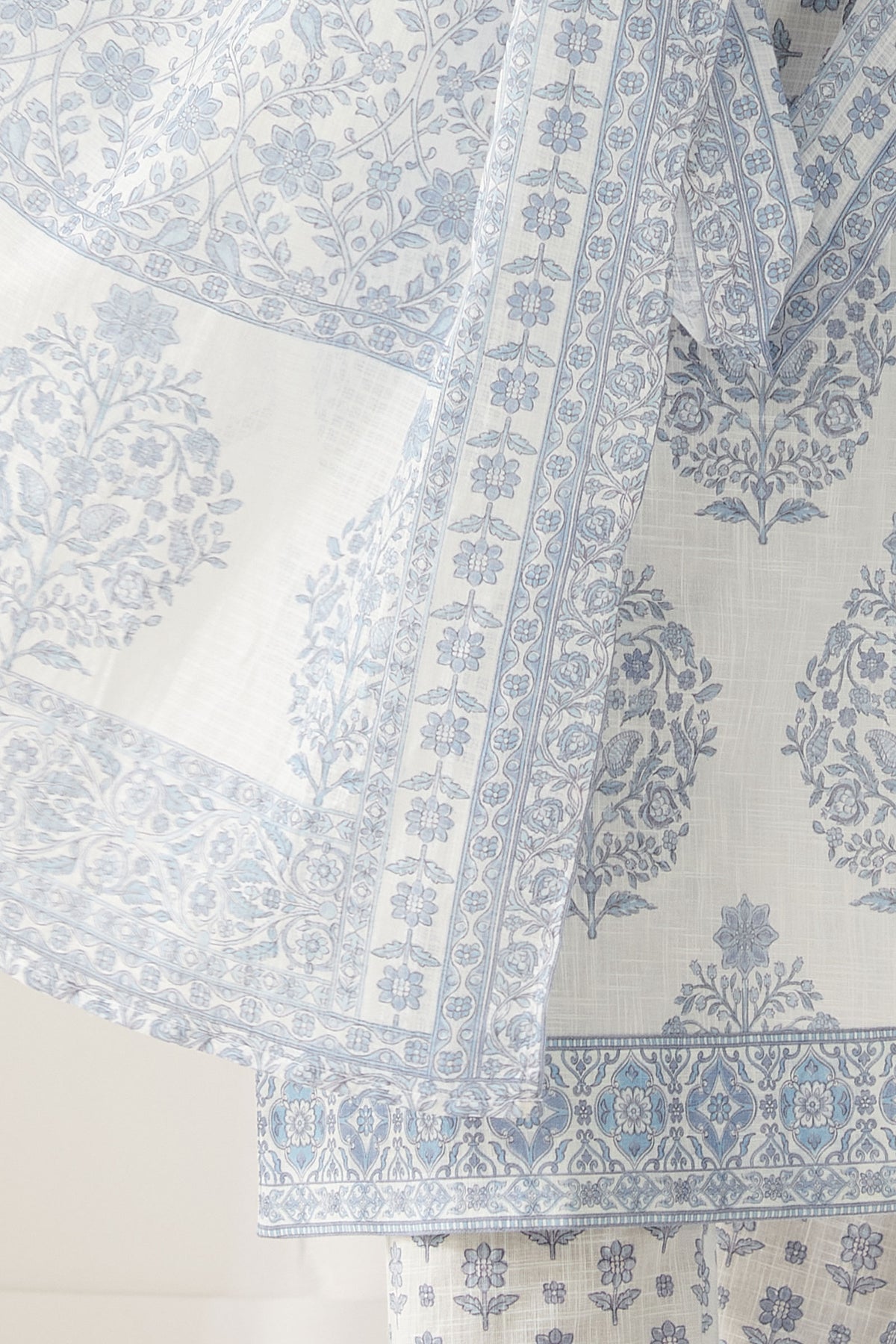 Neelofar Afra Dupatta