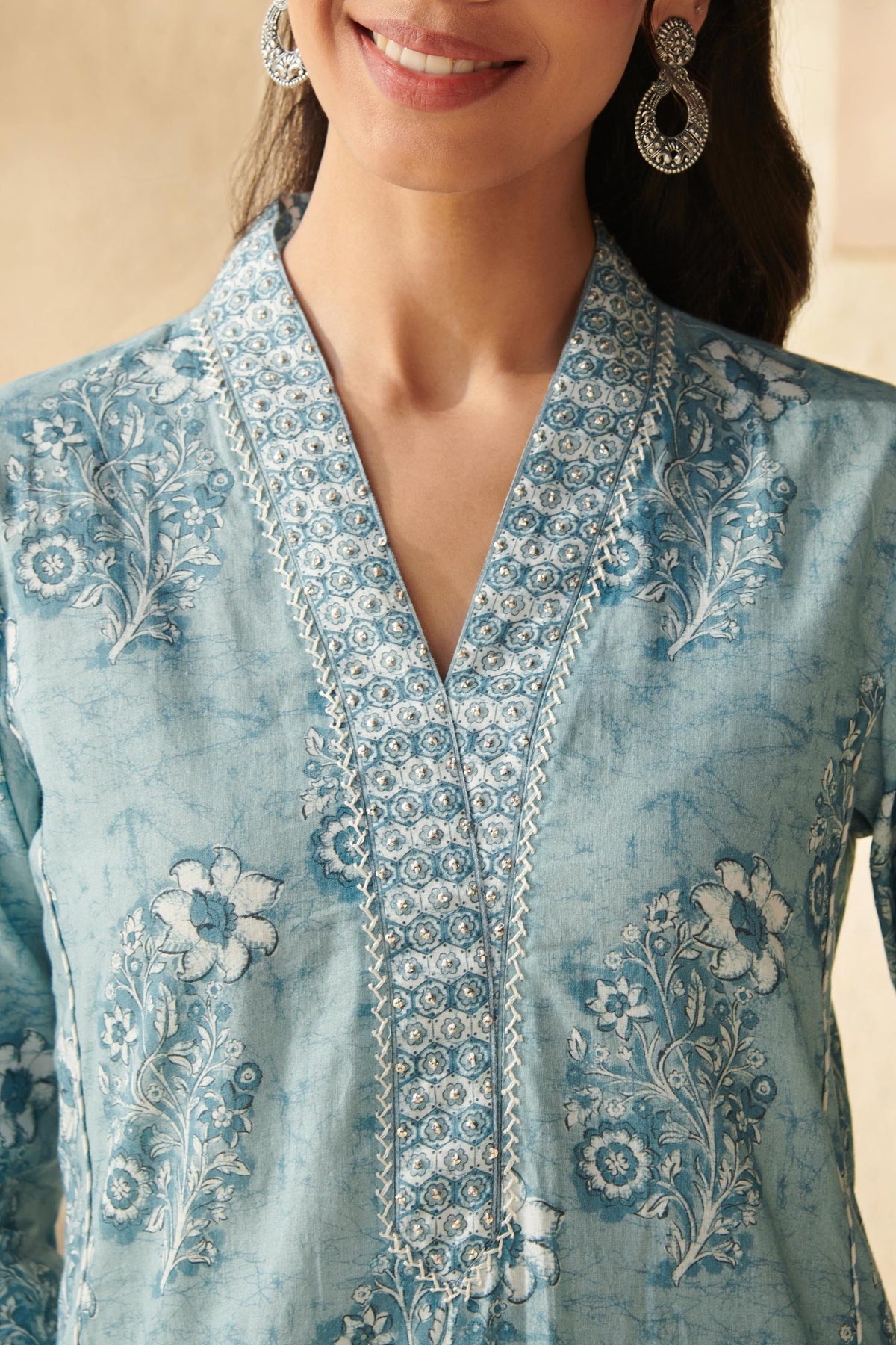 Neelofar Mehreen Kurta