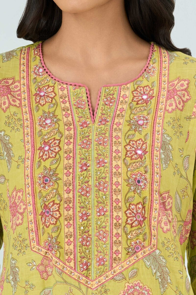 Gauhar Naisa Kurta