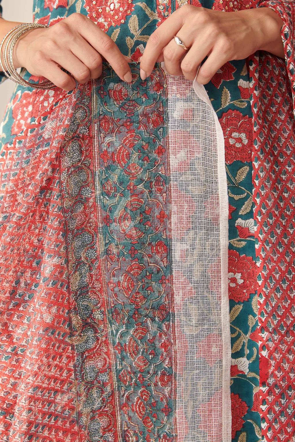 Zahira Farah Sanganeri Dupatta