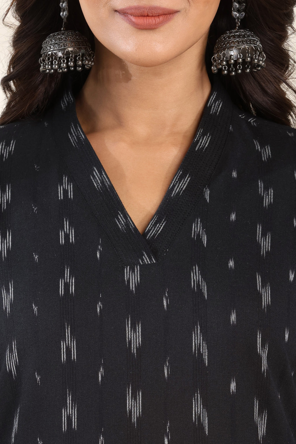 Surplus: Gulbarg Rumaisa Black Ikat Kurta