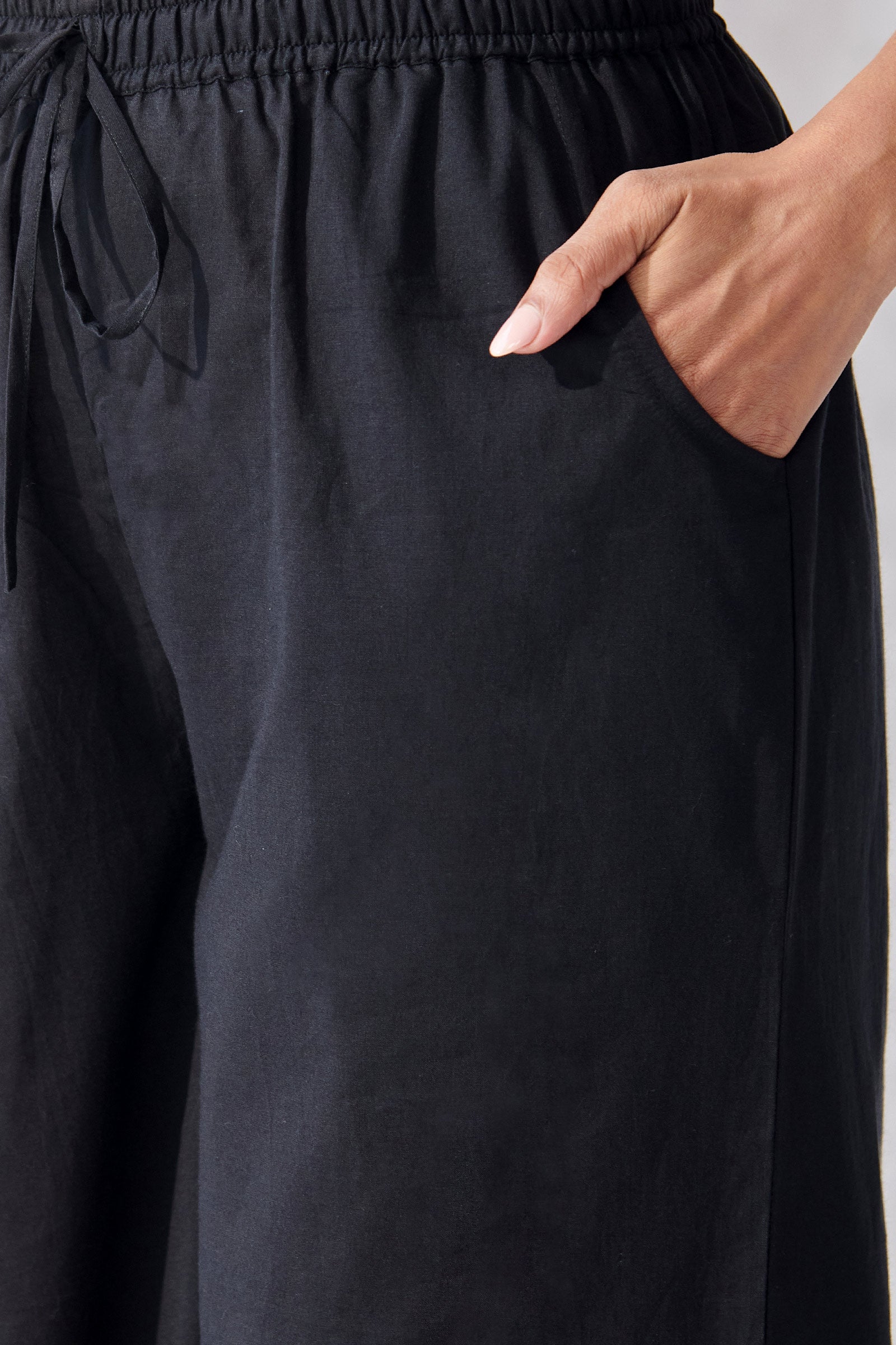 Surplus: Roza Mehreen Black Farsi