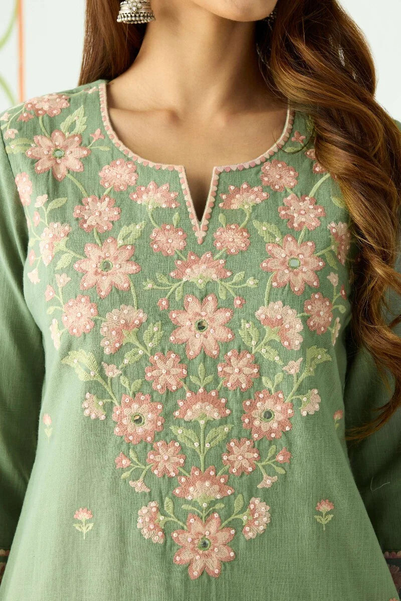 Surplus: Mehraab Siya Kurta