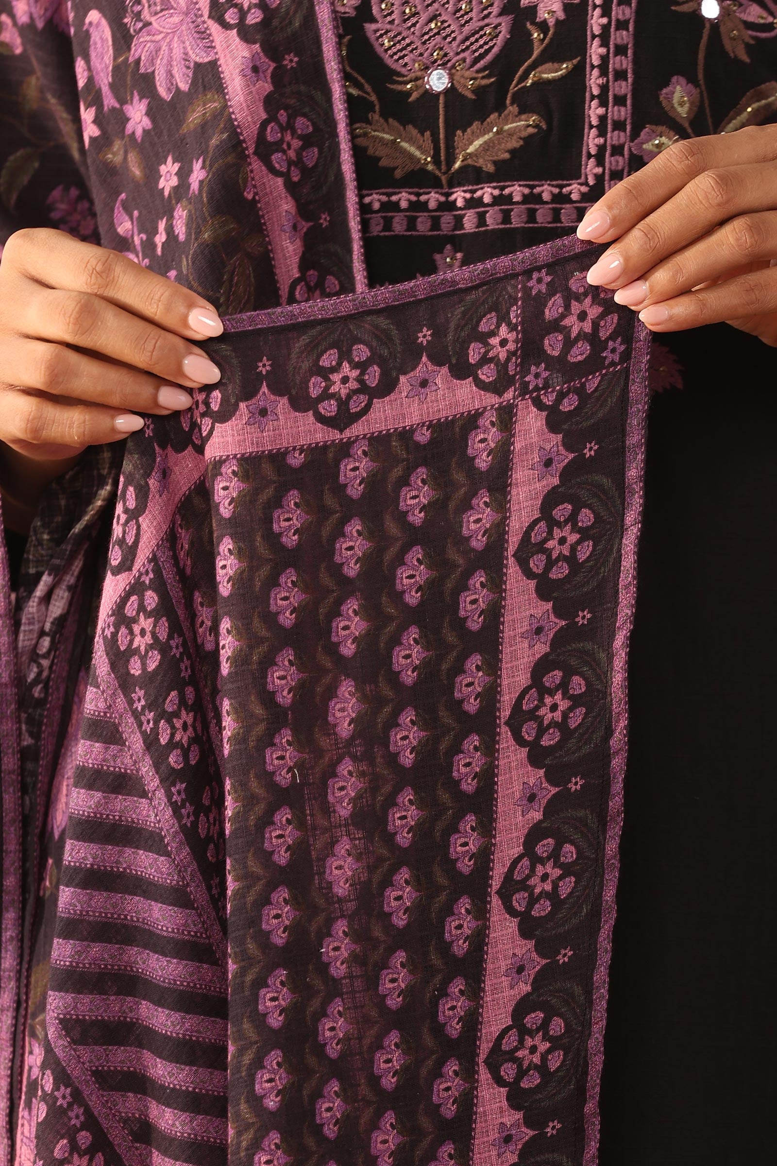 Surplus: Mehraab Farah Dupatta