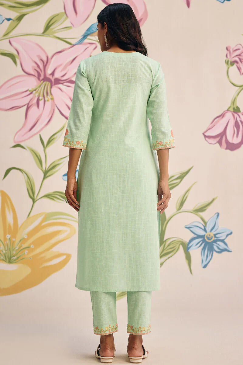 Surplus: Mehraab Nida Kurta