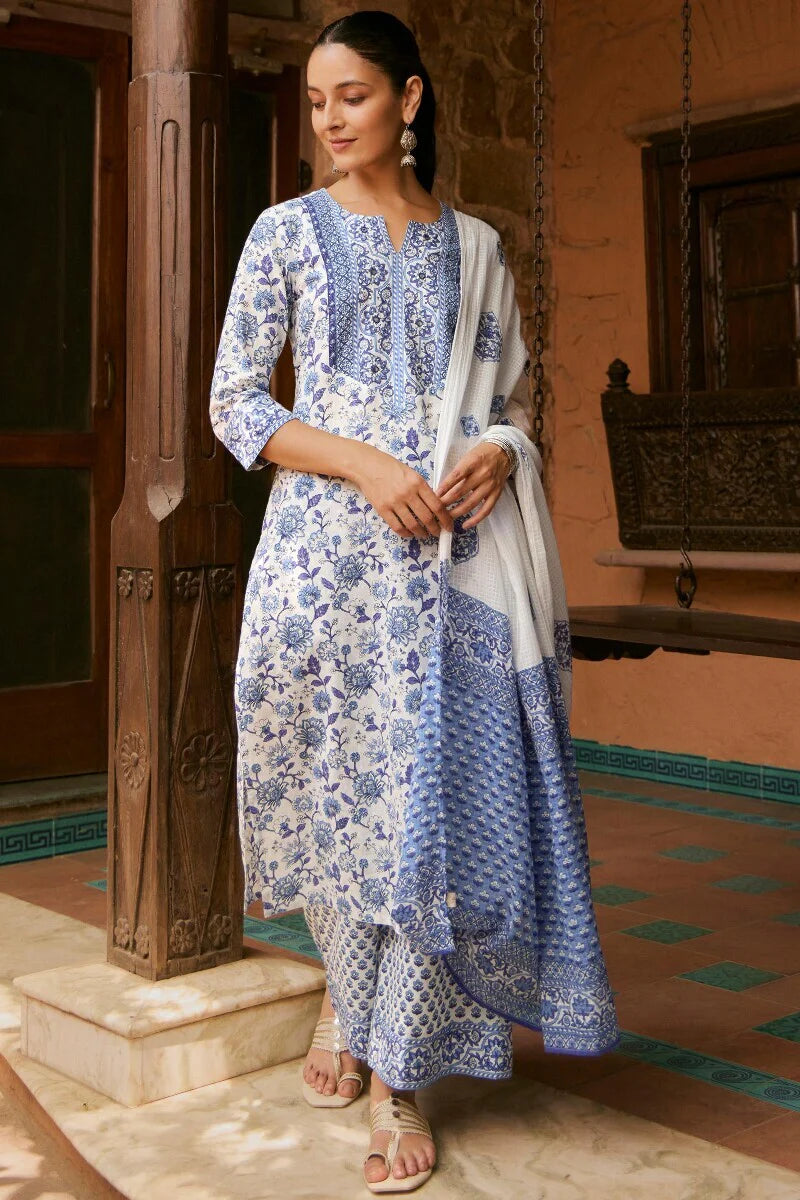 Surplus: Neelofar Straight Kurta