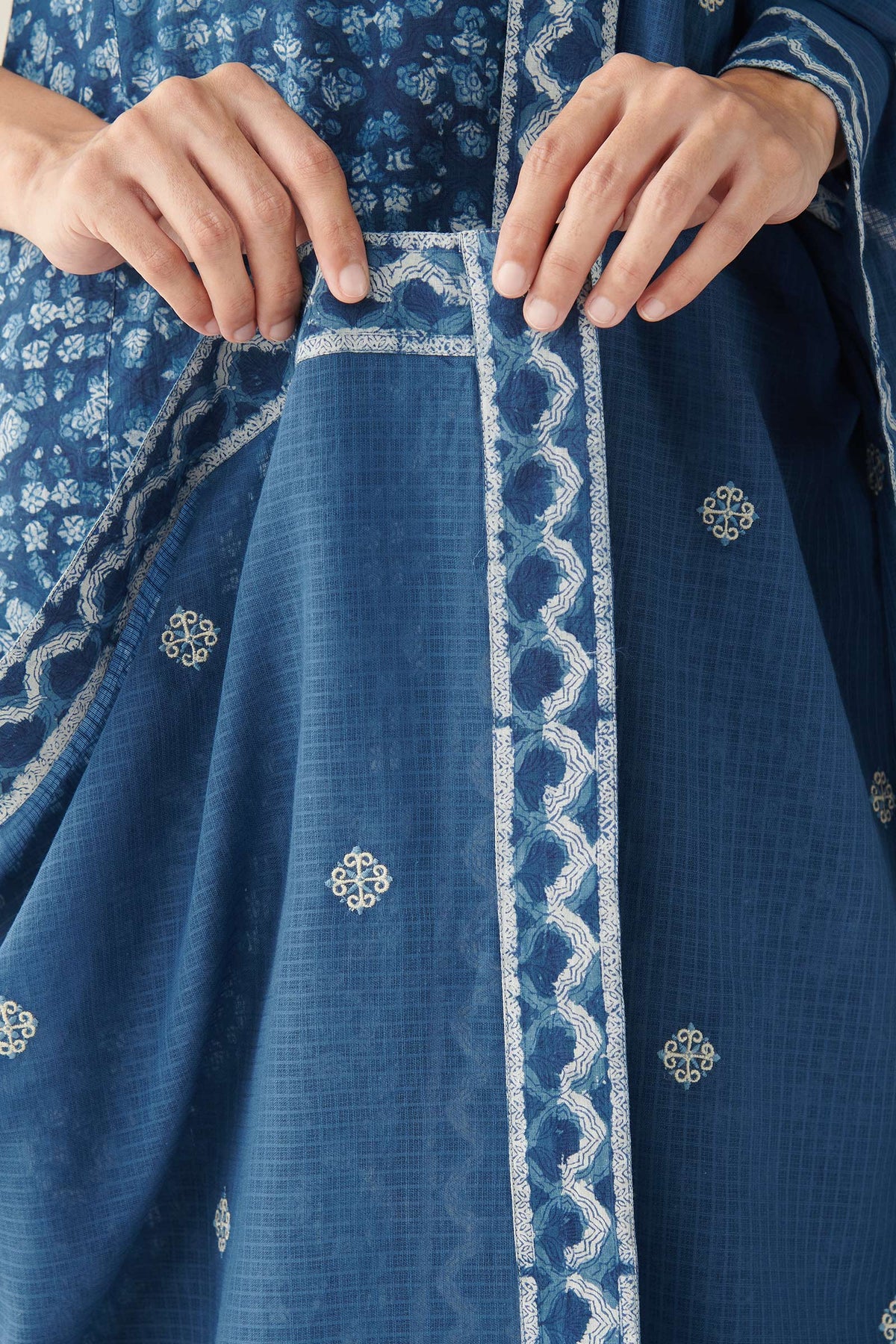 Sehra Nusrat Indigo Dupatta
