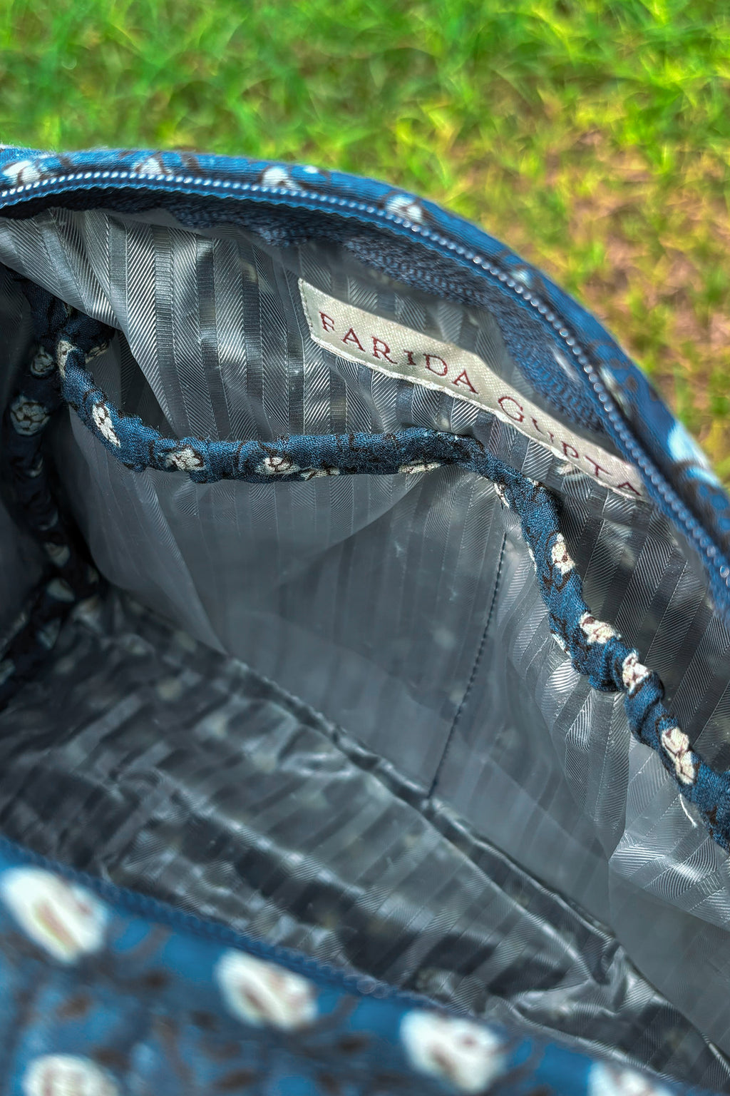 Roza Nafeesa Vanity Pouch