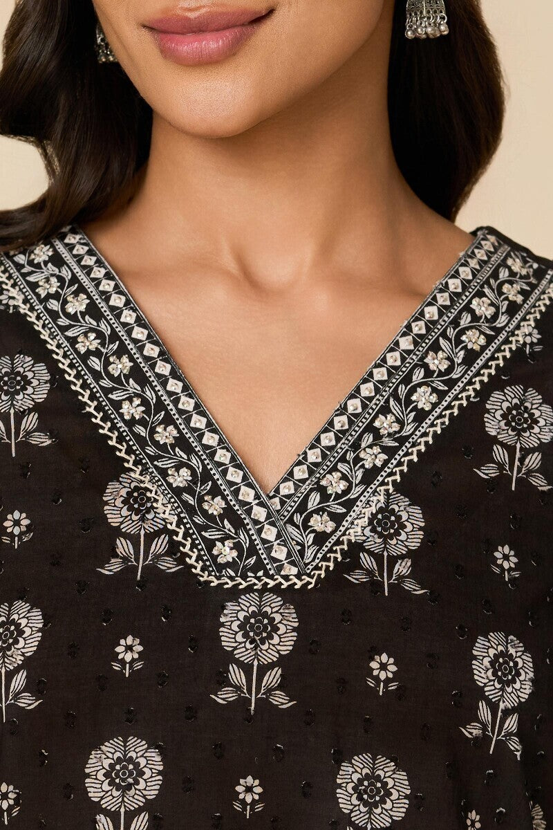 Mumtaz Naisa Kurta