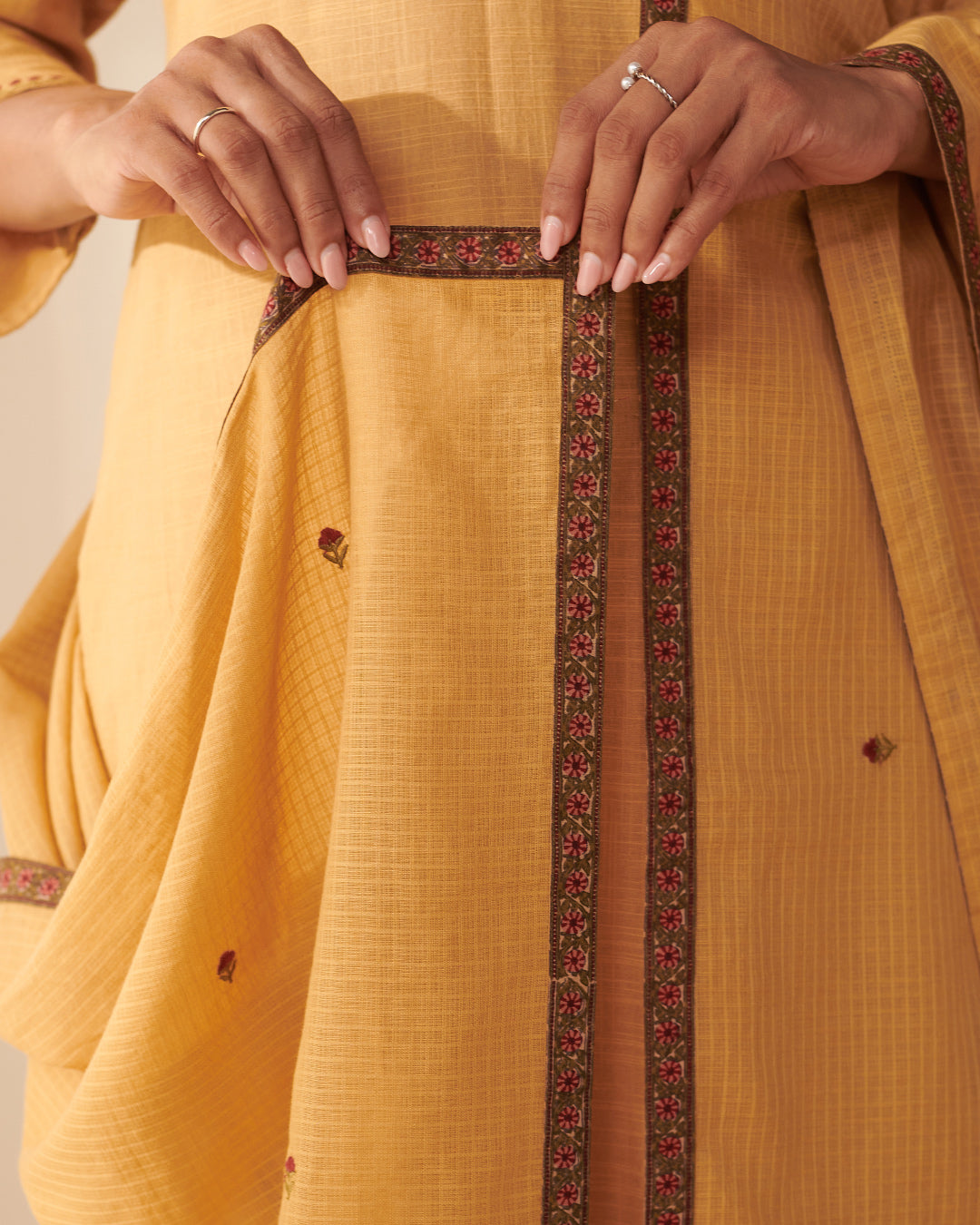 Surplus: Mehraab Ameera Embroidered Dupatta