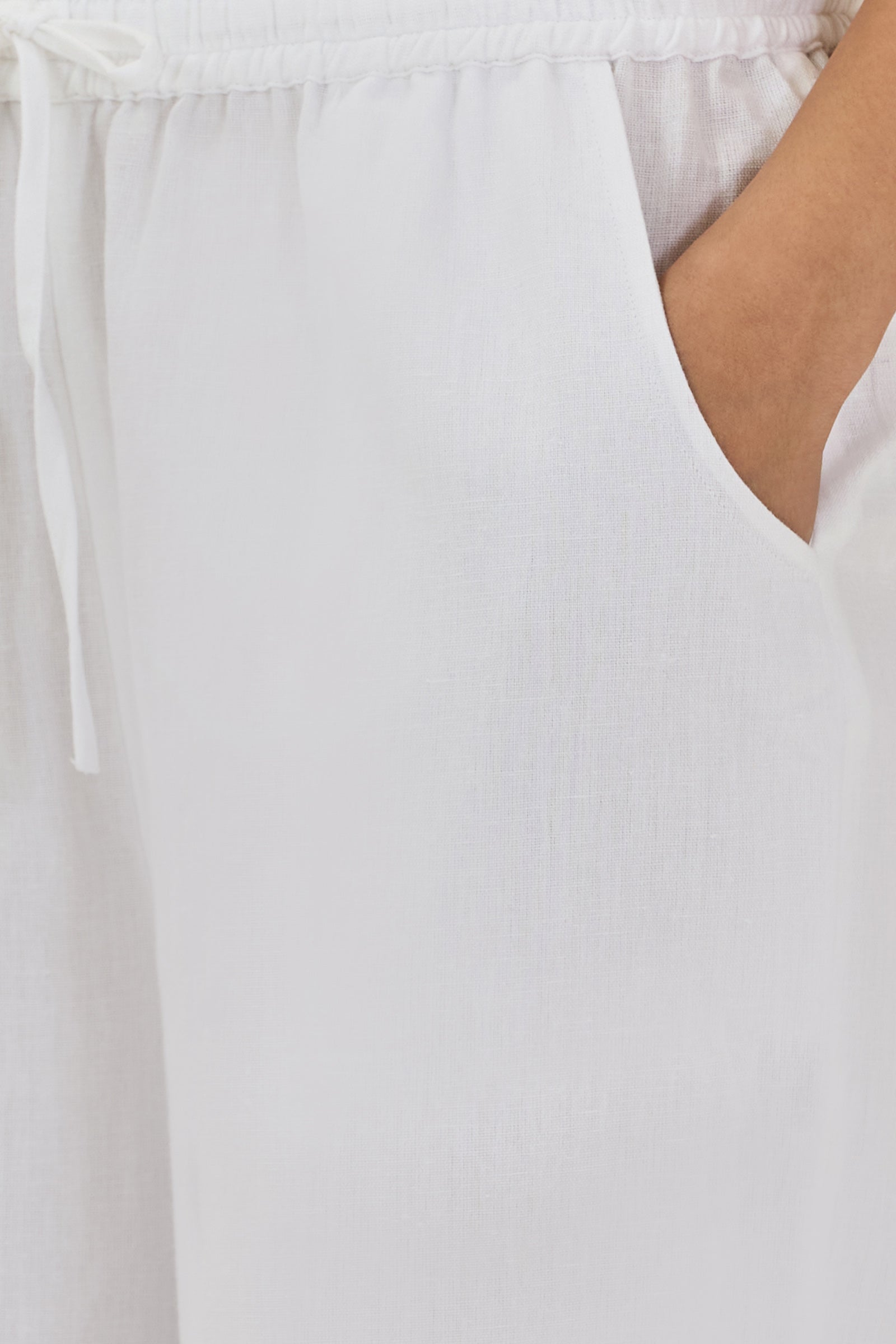 Roza Mumtaz White Farsi