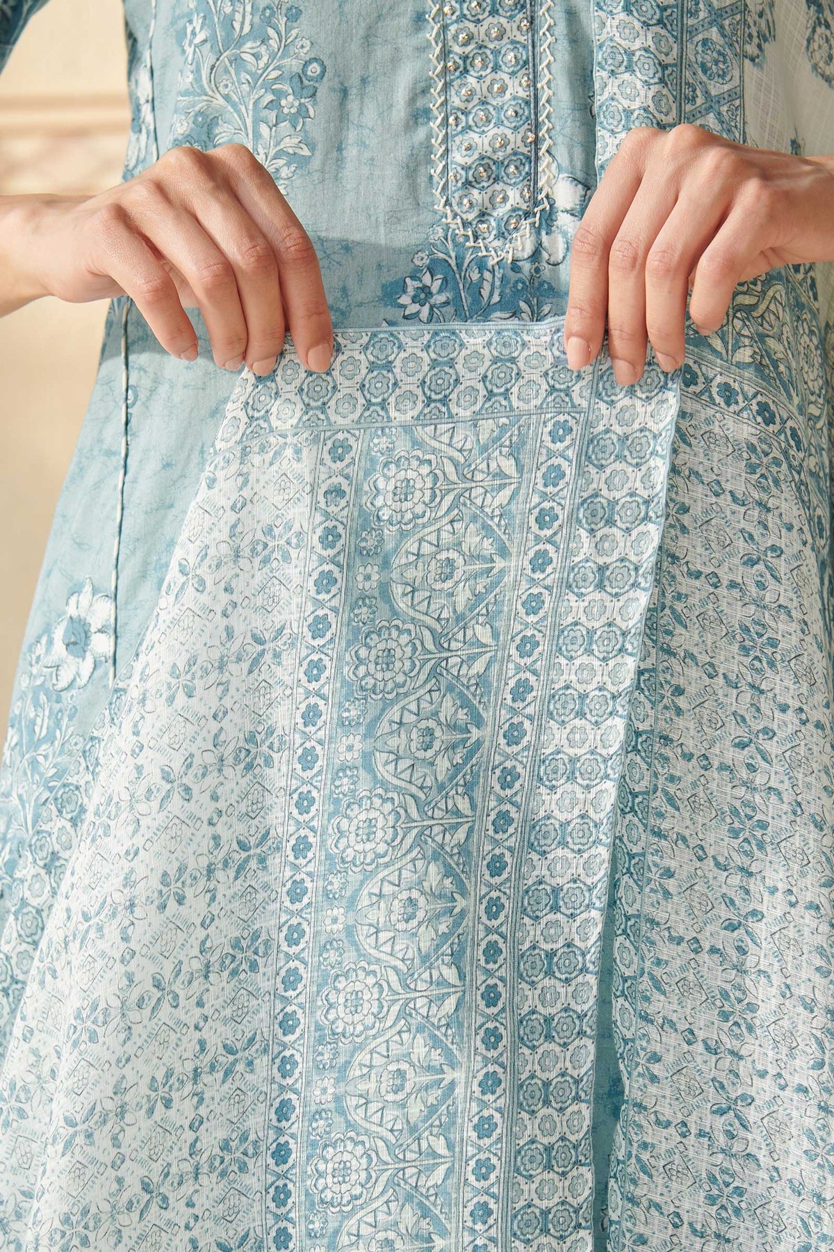 Neelofar Mehreen Dupatta