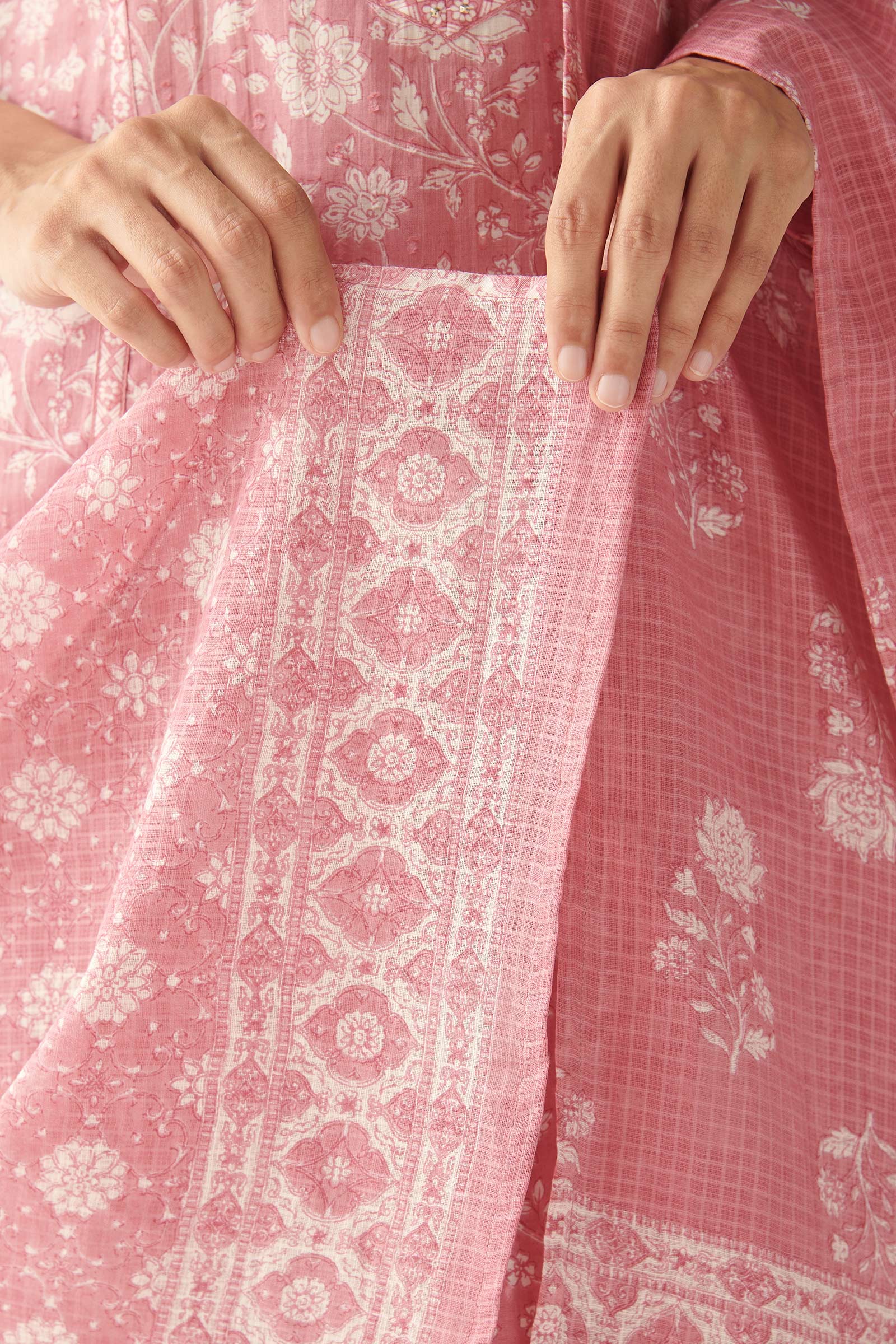 Gulbarg Safeena Sanganeri Dupatta