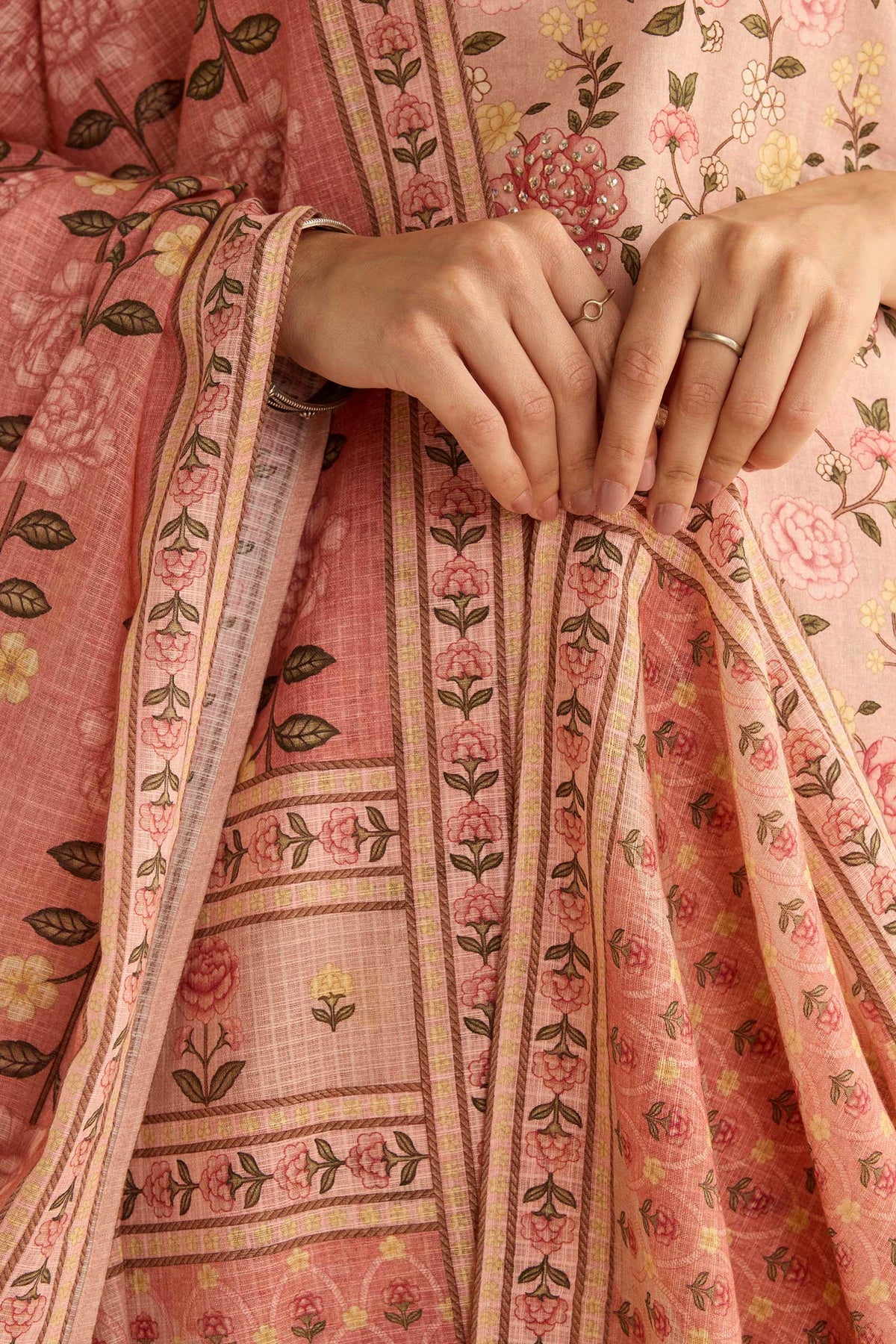 Surplus: Gulraiz Gulbahar Dupatta