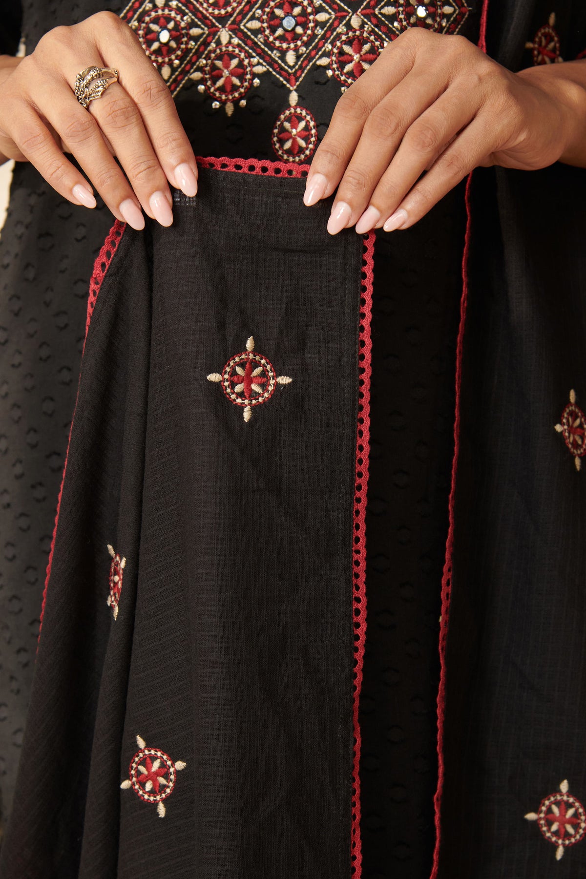 Mehraab Safiya Black Dupatta