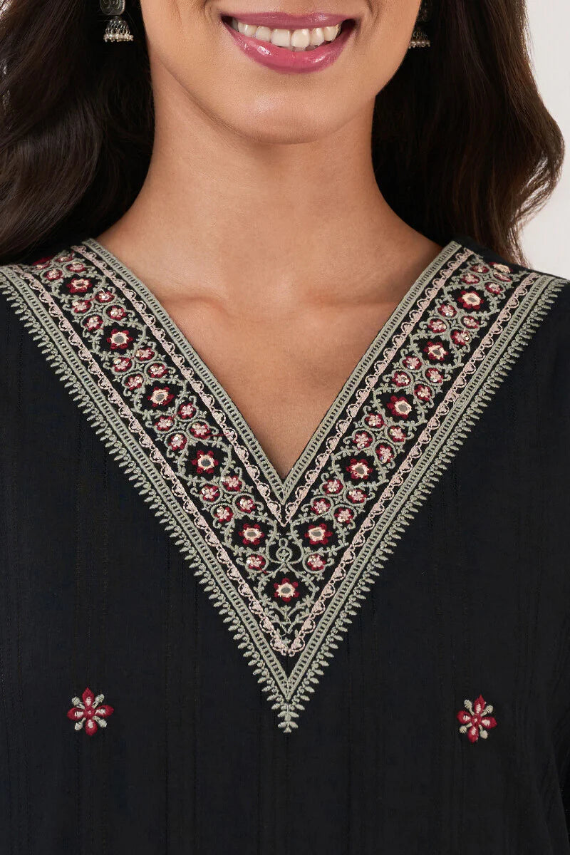 Surplus: Mehraab Aliza Kurta