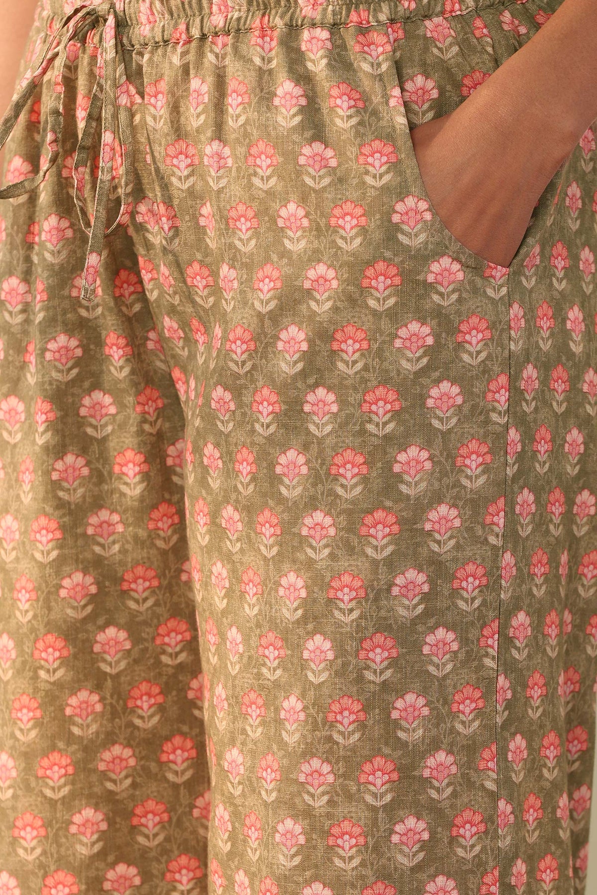 Gauhar Aaira Farsi