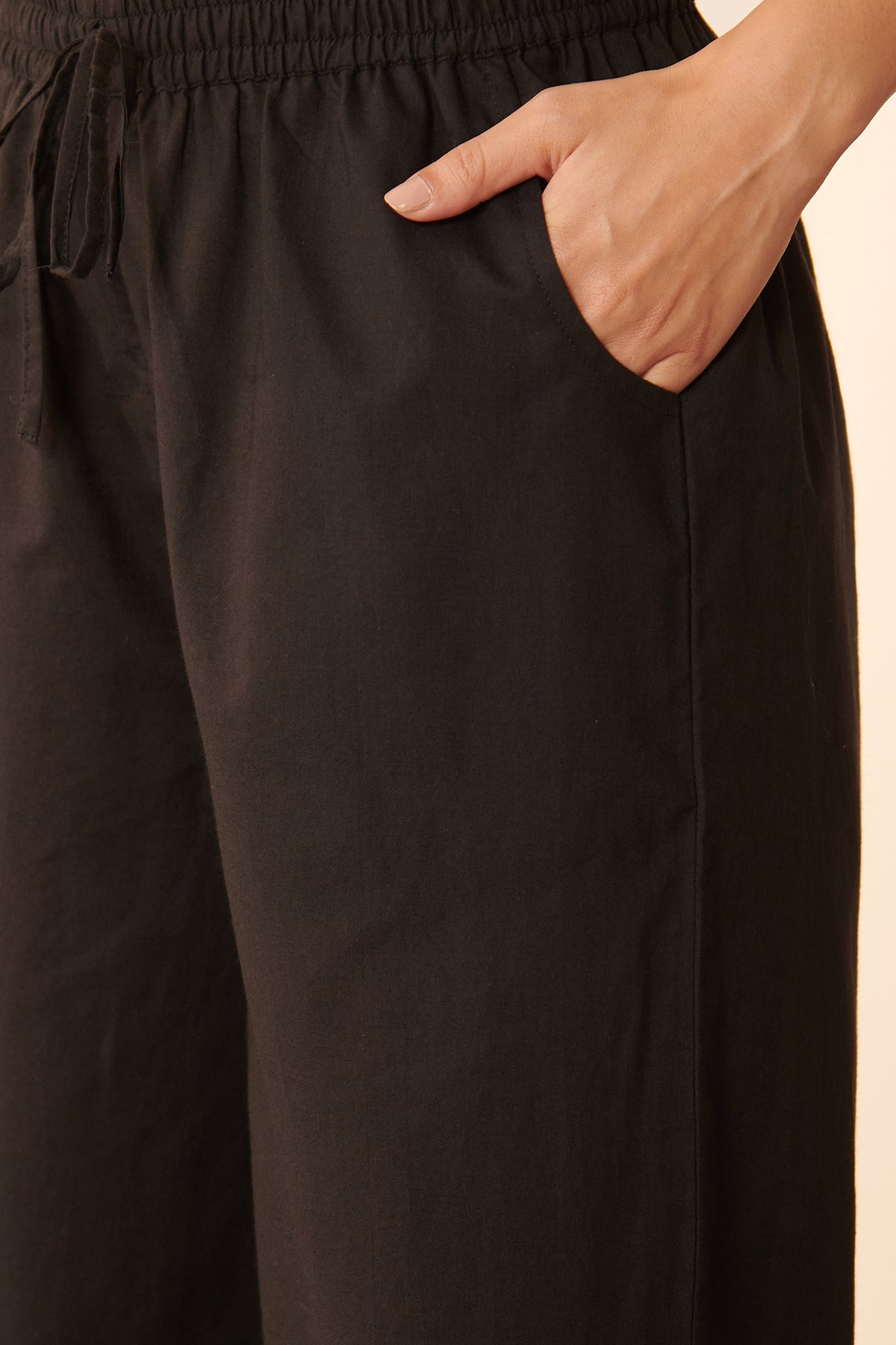 Surplus: Roza Inaya Black Farsi
