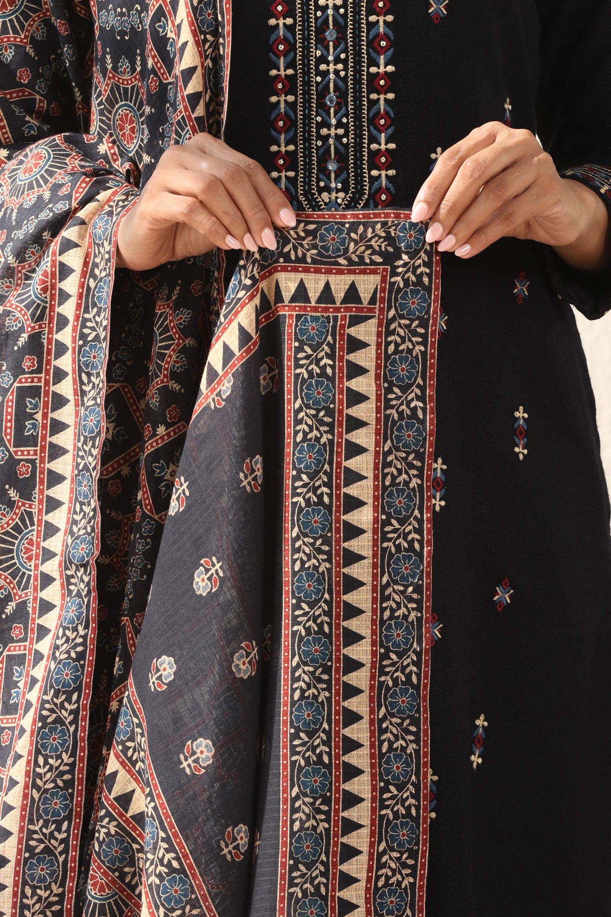Naadirah Zarina Dupatta