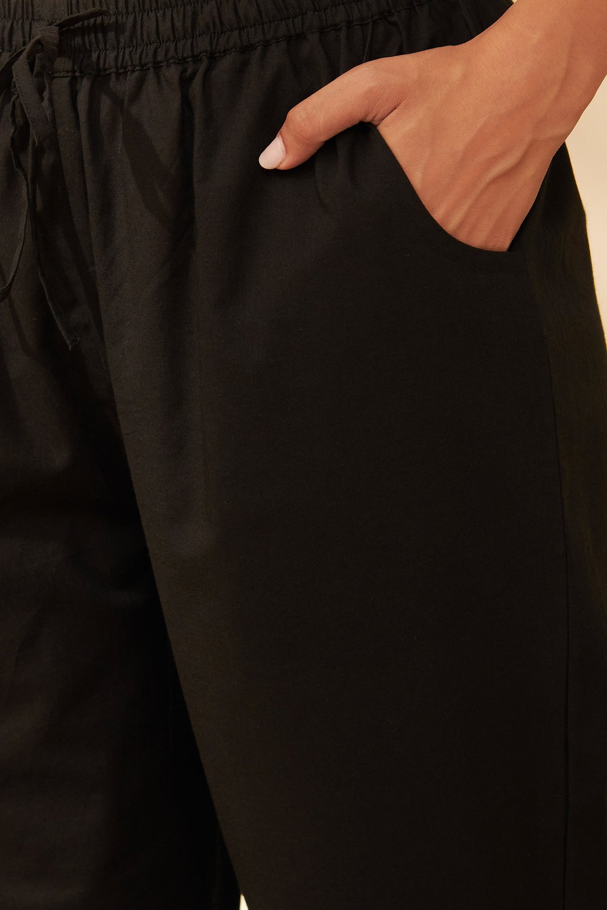 Roza Alya Black Narrow Pants
