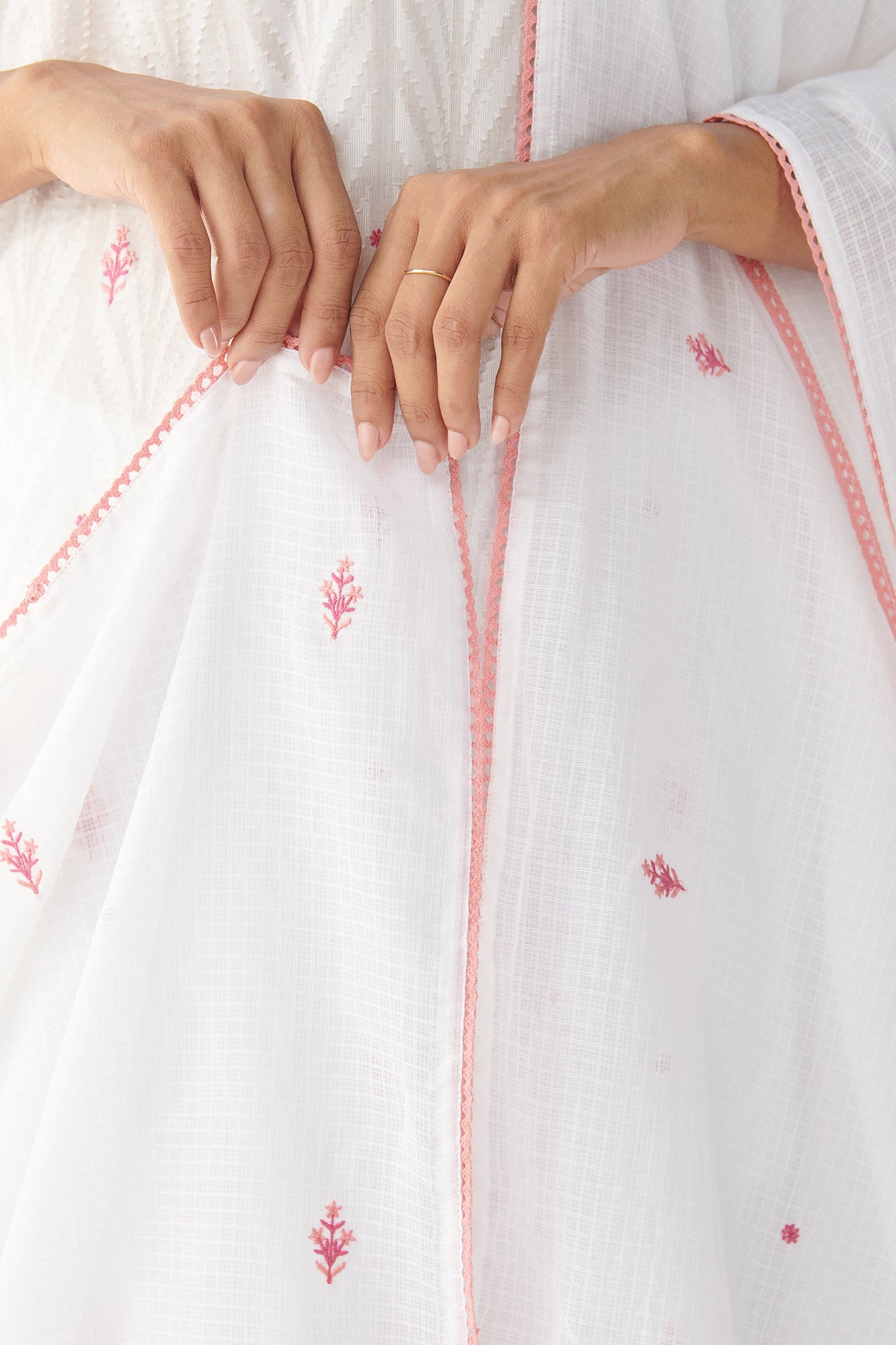 Mehraab Mahira White Dupatta