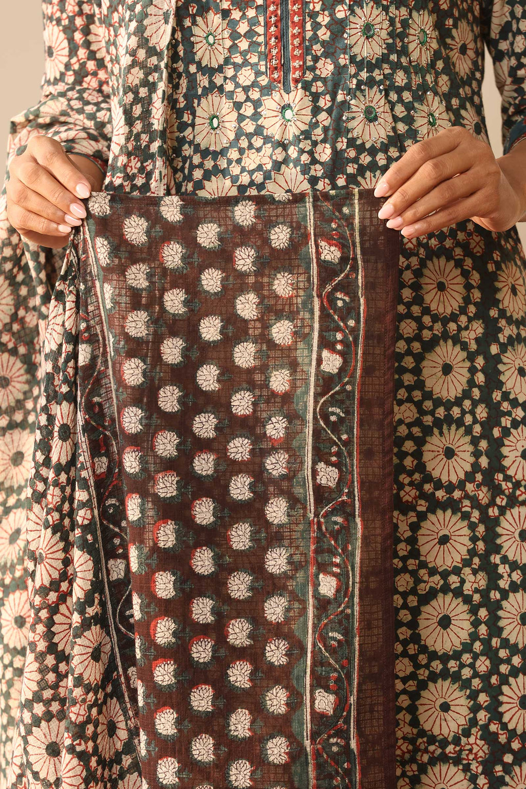 Surplus: Sehra Mehreen Bagru Dupatta