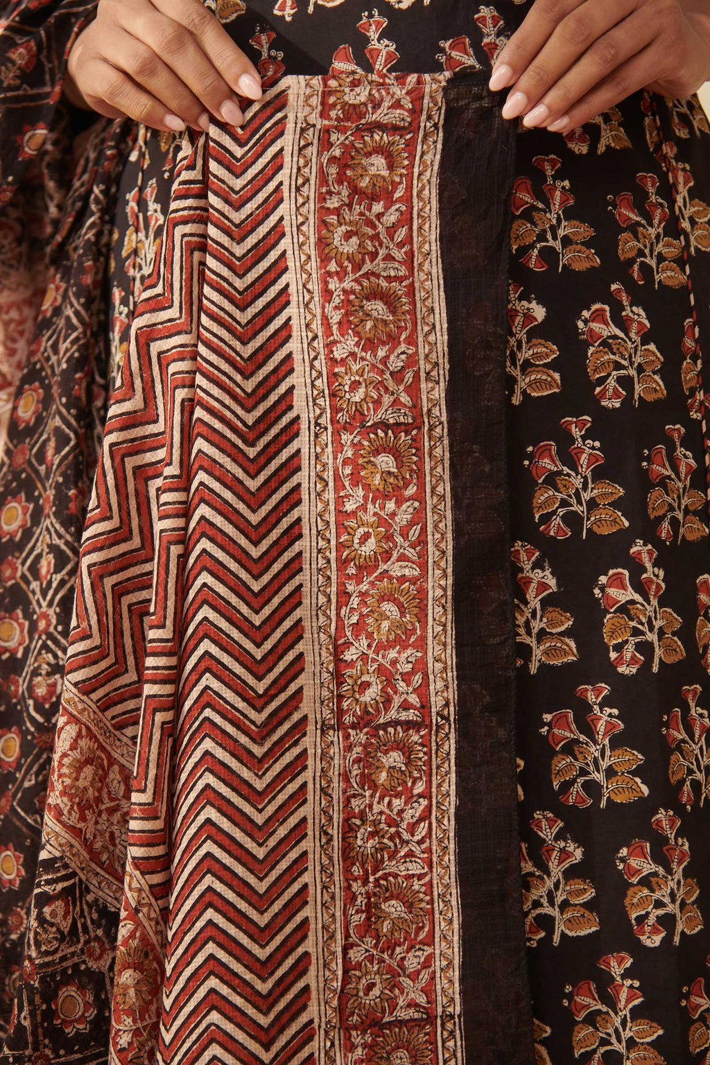 Sehra Yasmine Bagru Dupatta