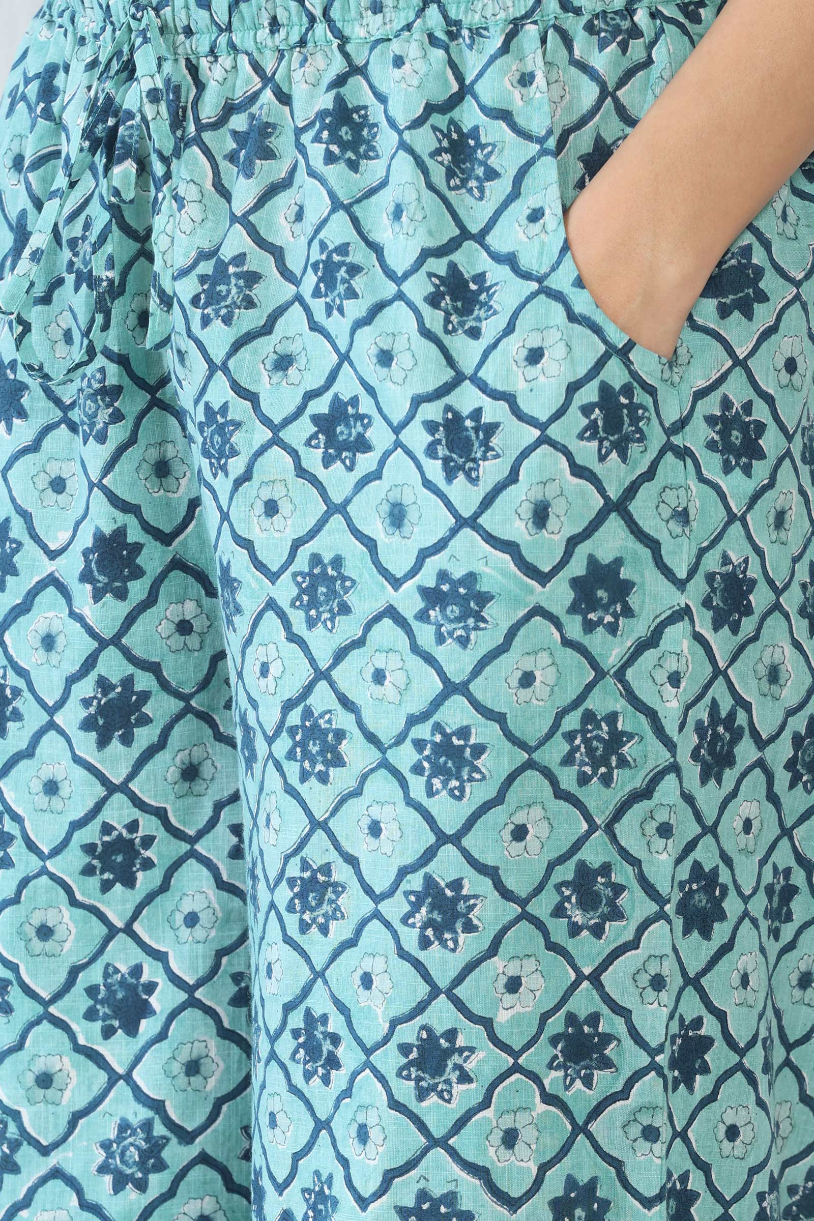 Neelofar Zeinab Sanganeri Farsi