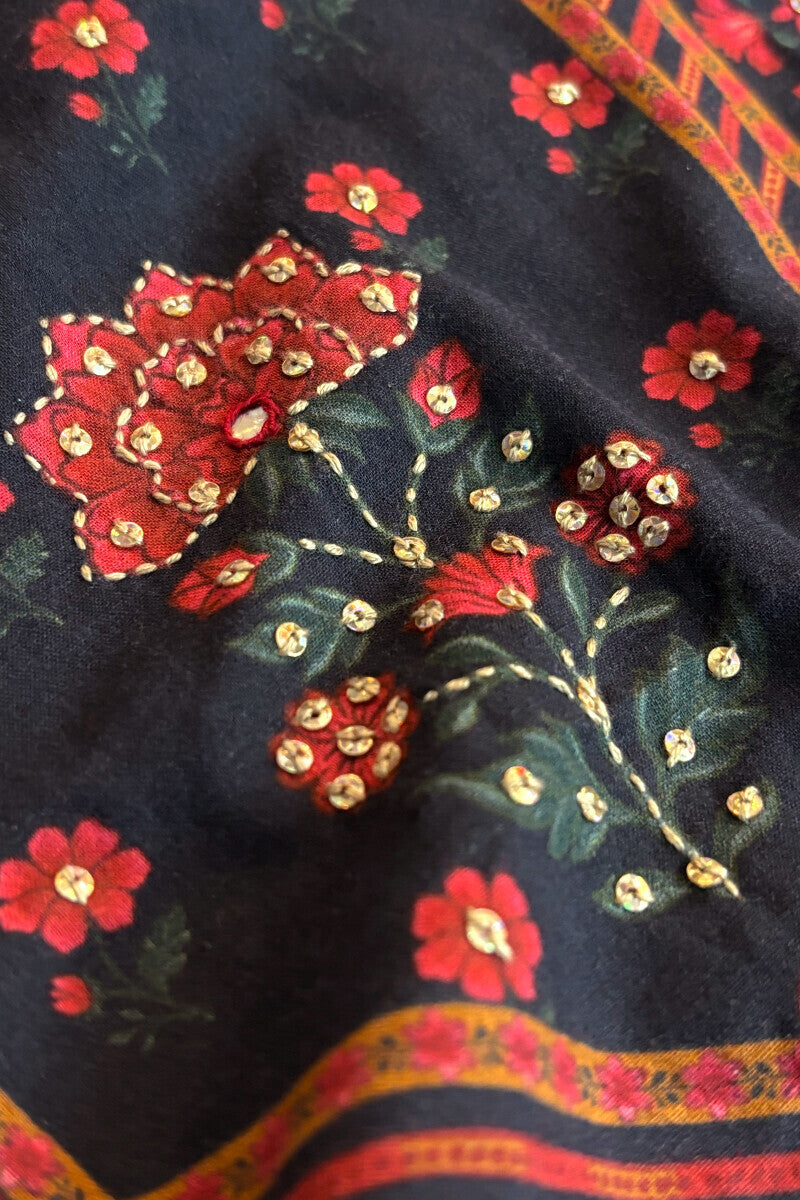 Mahnoor Zahira Kurta