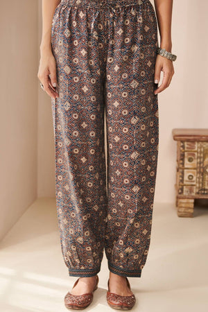 Sehra Nafiya Ajrak Izhaar Pants